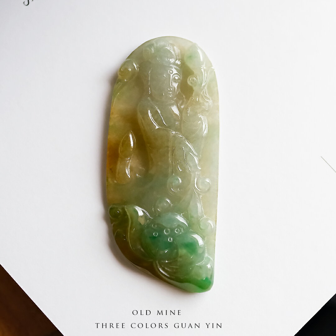 Rakuten - 翡翠 (ヒスイ) 彫刻 ペンダントトップ『OLD MINE THREE COLORS GUAN YIN』イエロー＆ダークグリーン＆グリーン翡翠 観音様 ミャンマー産天然ひすい 一点物 国石 高品質 無着色 ナチュラル 硬玉 ジェダイト お守り パワーストーン 5月誕生石【鑑別書作成無料】【送料無料】
