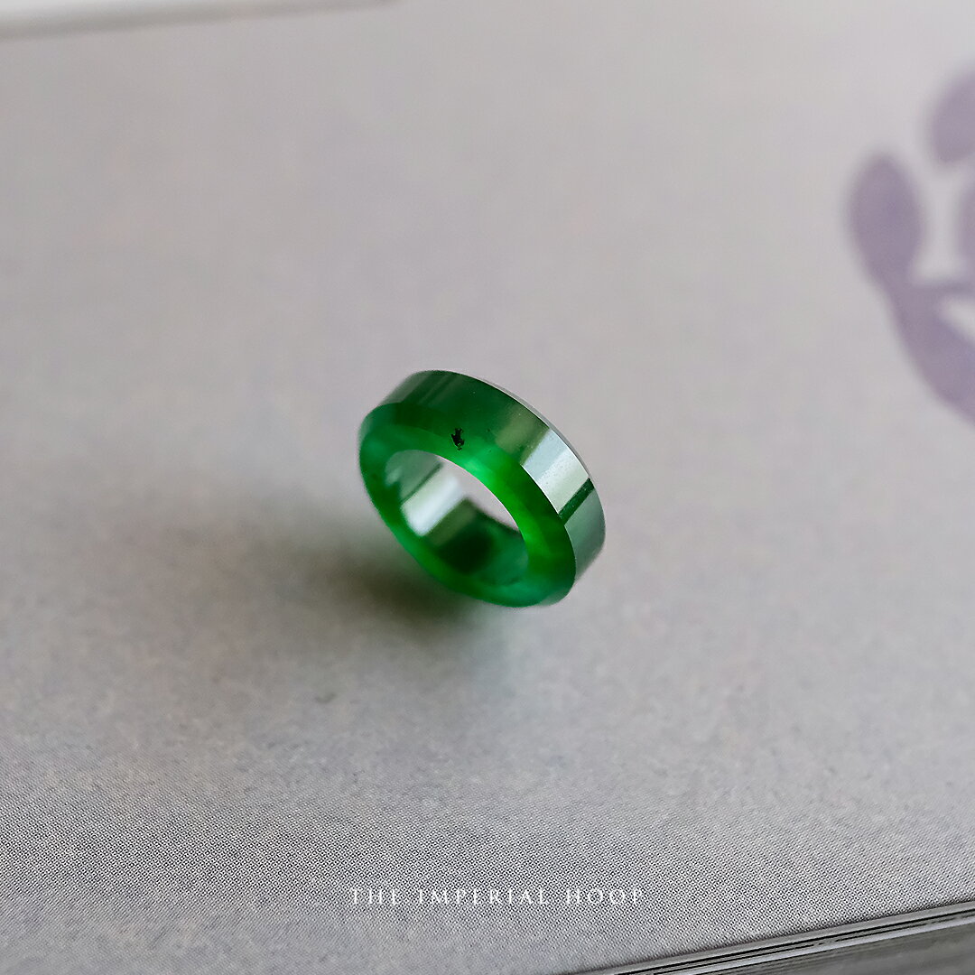 翡翠(ヒスイ) 玉璧 ペンダントトップ 『THE IMPERIAL HOOP』グリーン翡翠 ろうかん翡翠 グアテマラ産 一点物 天然ひすい 高品質 無着色 ナチュラル 硬玉 ジェダイト 国石 縁起物 お守り ギフト プレゼント 5月誕生石 誕生日 記念日 ネックレス【送料無料】【鑑別書作成無料】