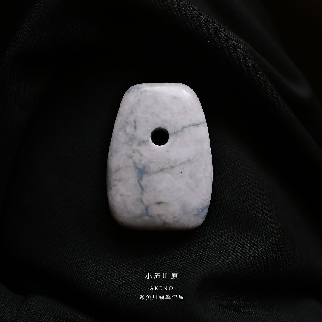 【さざれし工房】 翡翠 (ヒスイ) 大珠『小滝川原』(47.3mm/ホワイト＆ブルー翡翠) 日本製 手作り 希少 糸魚川小滝産天然ひすい 一点物 無着色 ジェダイト 硬玉 5月誕生石 国石 パワーストーン お守り ギフト プレゼント 縁起物 【送料無料】