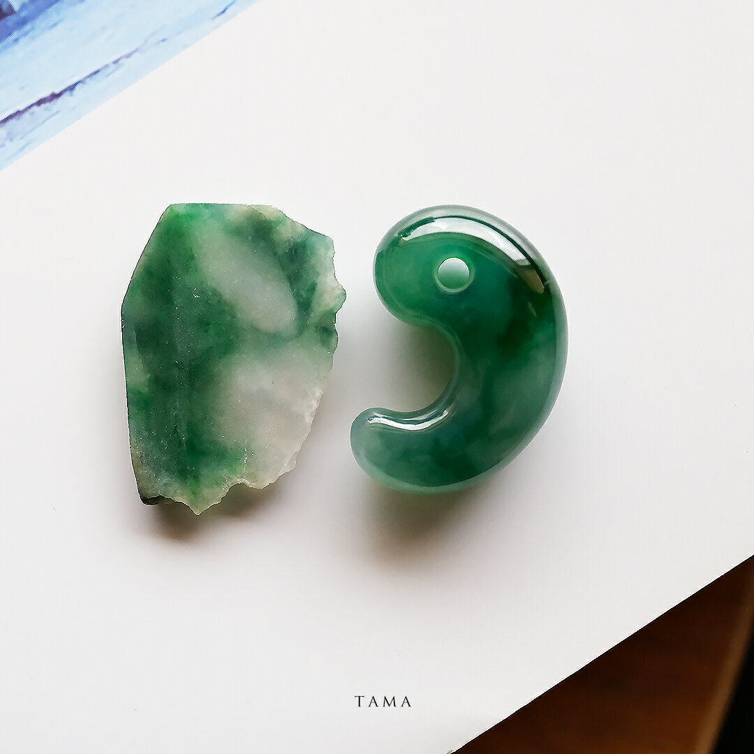 翡翠 (ヒスイ) 勾玉 ＆ 原石 ペンダントトップ 根付け『TAMA』グリーン翡翠 ミャンマー産天然ひすい 一点物 国石 高品質 無着色 ナチュラル 硬玉 ジェダイト プレゼント お守り パワーストーン 5月誕生石【鑑別書作成無料】【送料無料】
