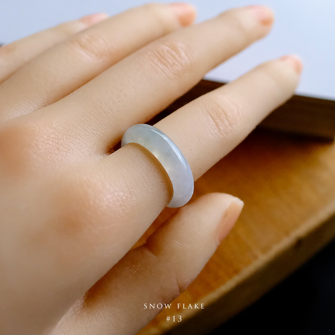 Rakuten - 翡翠 (ヒスイ)くりぬきリング『SNOW FLAKE』( 13号/アイシーホワイト翡翠 ) 一点物 希少 高品質 無着色 ミャンマー産天然ひすい ナチュラルジェダイト 硬玉 5月誕生石 国石 お守り パワーストーン ギフト 誕生日 記念日 指輪【送料無料】