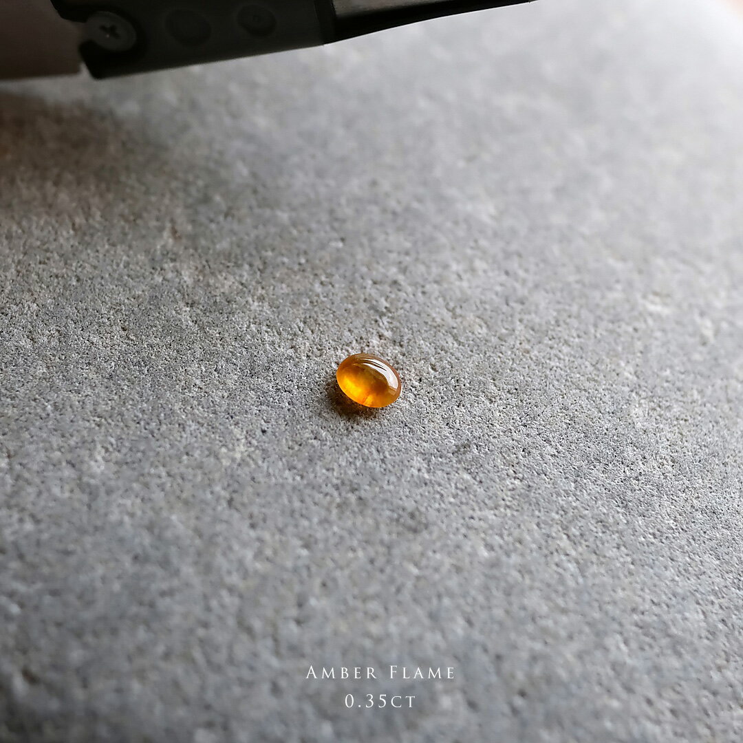 Jade - 翡翠(ヒスイ) ルース オーバルカボション『Amber Flame』 オレンジ翡翠 0.35ct ミャンマー産天然ひすい 【商品番号99217】