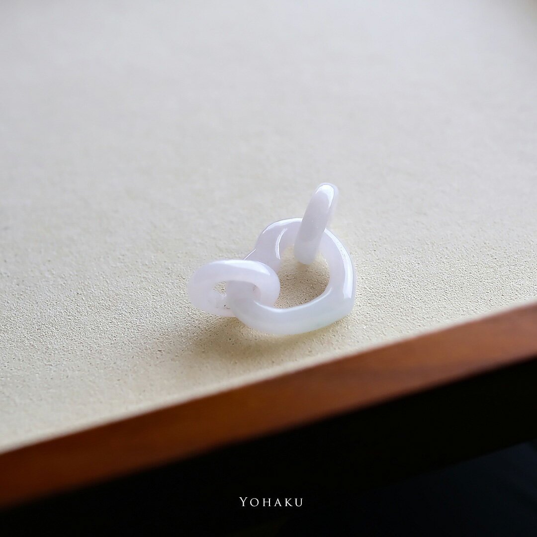 Rakuten - 翡翠 (ヒスイ) 勾玉 ペンダントトップ パーツ 『Yohaku』ホワイト翡翠 ミャンマー産天然ひすい ハート 男女兼用 【商品番号99219】