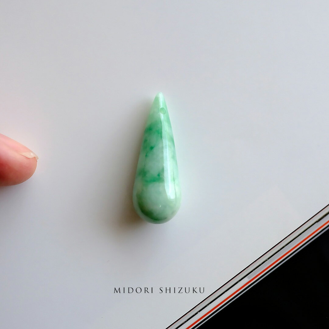 Rakuten - 翡翠(ヒスイ) 彫刻 ペンダントトップ『MIDORI SHIZUKU』グリーン翡翠 ミャンマー産天然ひすい 男女兼用 雫 しずく 【商品番号99222】
