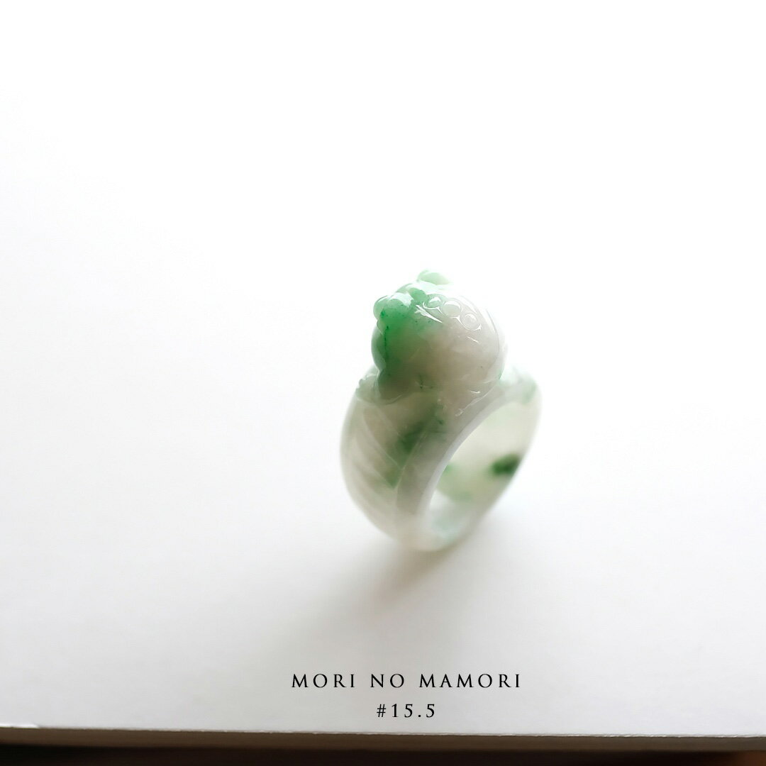 Rakuten - 翡翠(ヒスイ) 彫刻 くりぬきリング 彫刻指輪 『MORI NO MAMORI』ホワイト＆グリーン翡翠 ミャンマー産天然ひすい 三本足蛙【商品番号99247】