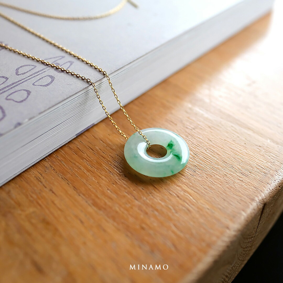 Jade - 翡翠(ヒスイ) 玉璧 ペンダントトップ 『MINAMO』アイシーグリーン翡翠 ミャンマー産天然ひすい フープ ドーナツ 【商品番号99252】