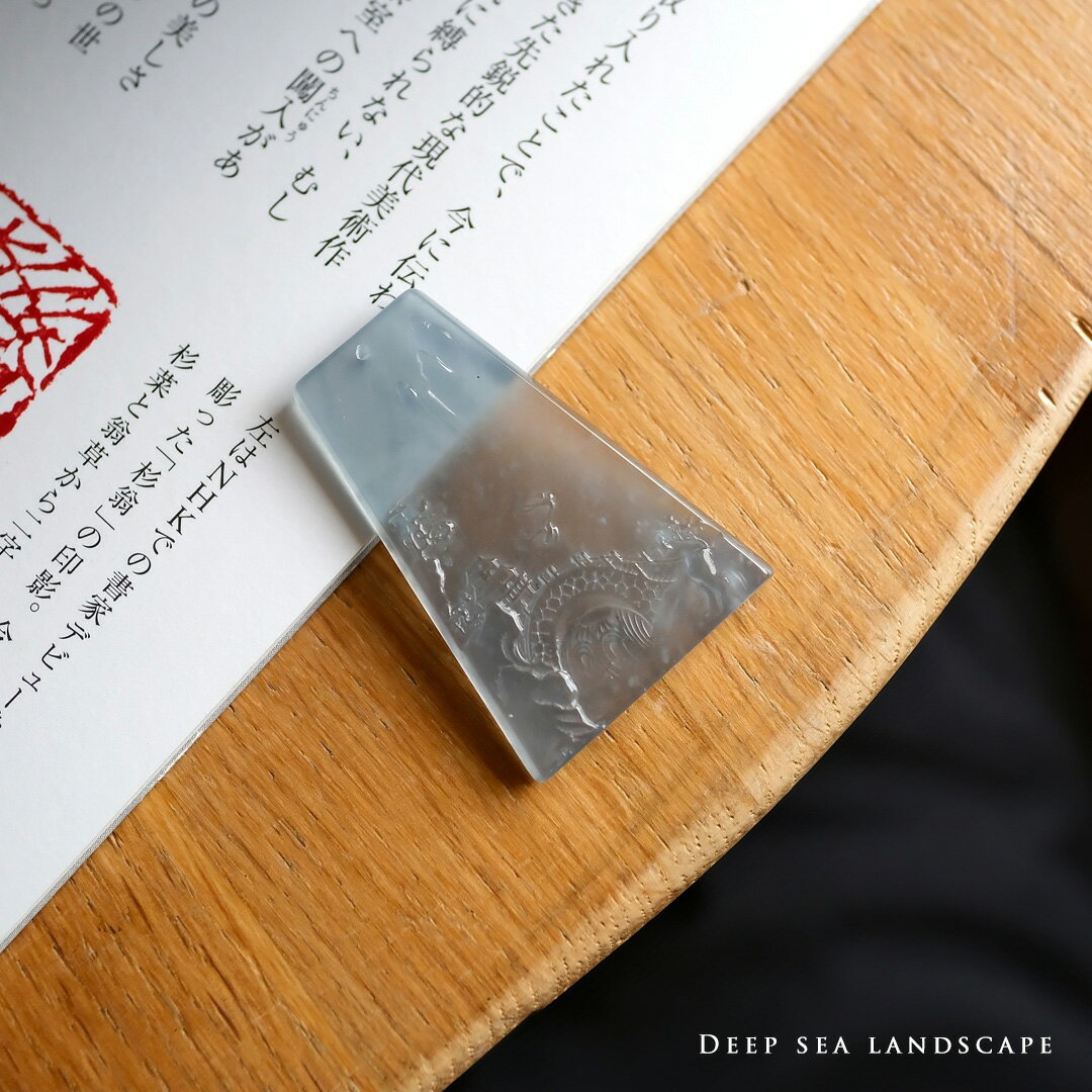 Rakuten - 翡翠(ヒスイ) 彫刻 ペンダントトップ 『Deep sea landscape』アイシーブルー翡翠 グアテマラ産天然ひすい 風景 【商品番号99294】