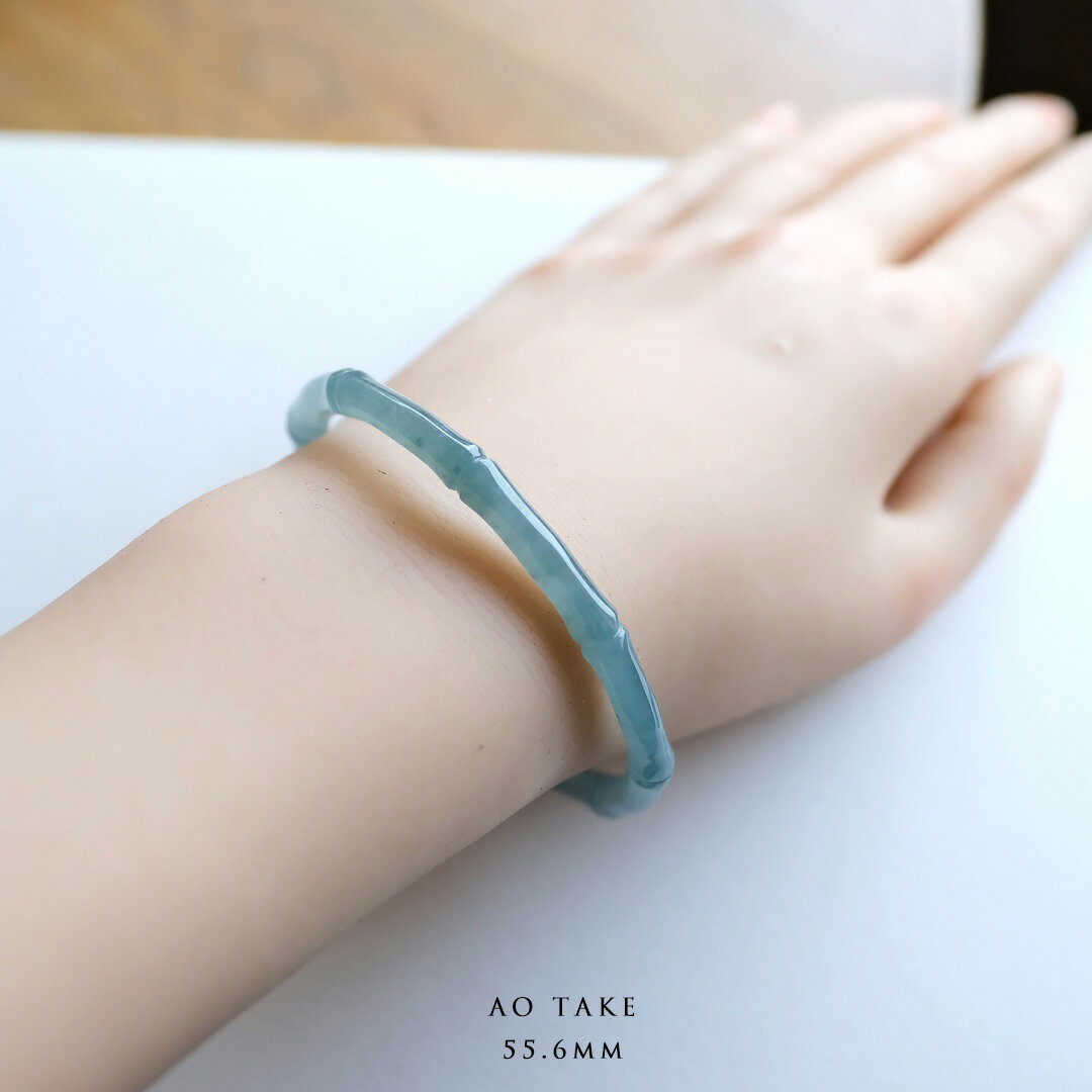 翡翠(ヒスイ) 彫刻バングル 『AO TAKE』アイシーブルー翡翠 円形 内径55.6mm グアテマラ産天然ひすい 竹 【商品番号99349】