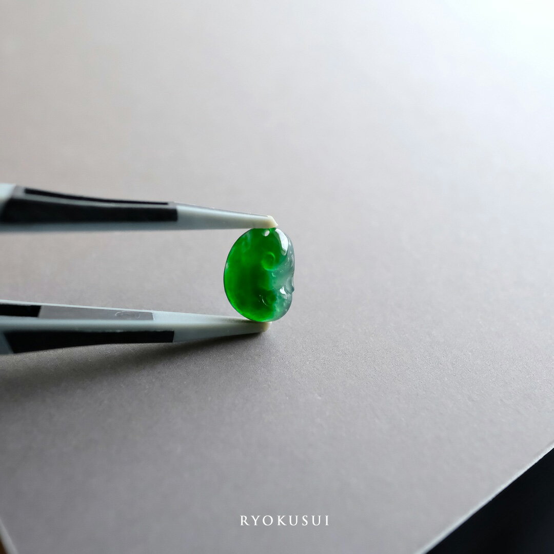 Rakuten - 翡翠(ヒスイ) 彫刻 ペンダントトップ『RYOKUSUI』グリーン翡翠 グアテマラ産天然ひすい ネックレス 如意 【商品番号99379】