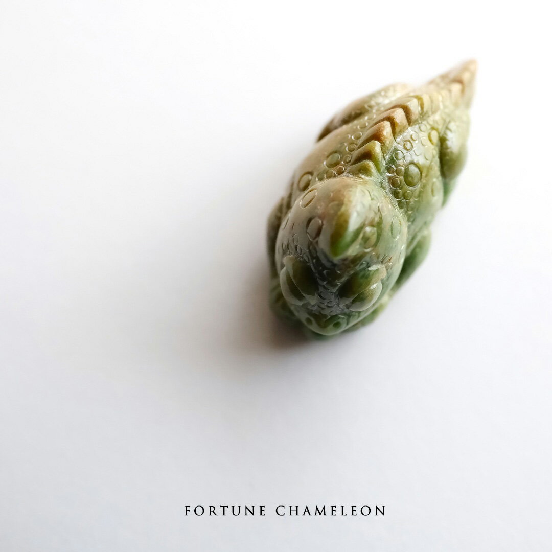 Rakuten - 翡翠(ヒスイ) 彫刻 ペンダントトップ『FORTUNE CHAMELEON』イエロー＆グリーン翡翠 ミャンマー産天然ひすい カメレオン【商品番号99382】