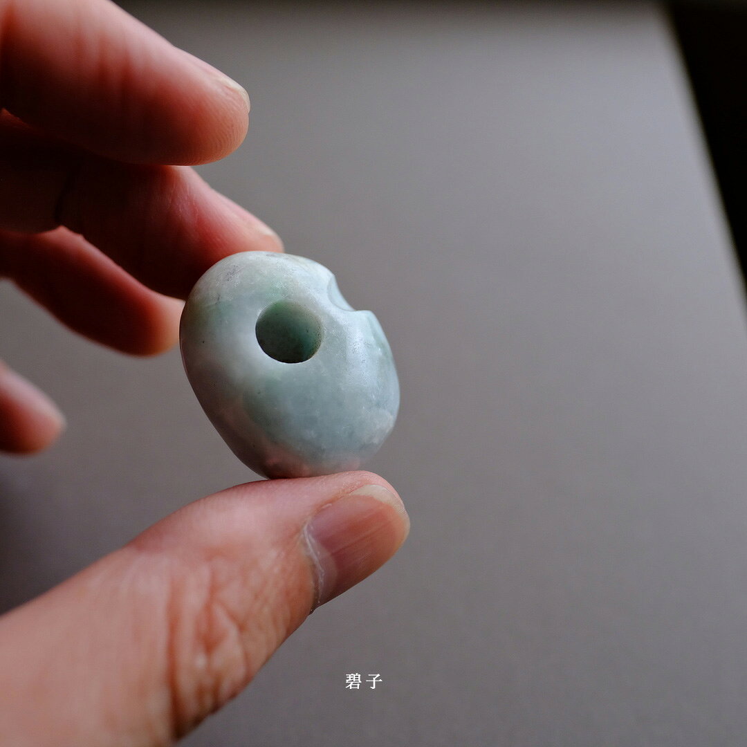 【さざれし工房】 翡翠(ヒスイ) 石笛 「碧子」グリーン＆ホワイト翡翠 30.6mm ミャンマー産天然ひすい 【商品番号mg-1678】