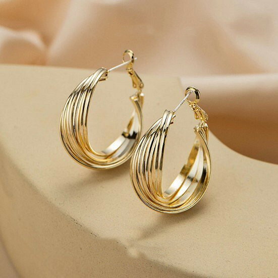 サイズFサイズについての説明【サイズ】　約　30×30mm素材シルバー銀針925色写真色備考 ●サイズ詳細等の測り方はスタッフ間で統一、徹底はしておりますが、実寸は商品によって若干の誤差(1cm〜3cm )がある場合がございますので、予めご了承ください。●製造ロットにより、細部形状の違いや、同色でも色味に多少の誤差が生じます。●パッケージは改良のため予告なく仕様を変更する場合があります。▼商品の色は、撮影時の光や、お客様のモニターの色具合などにより、実際の商品と異なる場合がございます。あらかじめ、ご了承ください。▼生地の特性上、やや匂いが強く感じられるものもございます。数日のご使用や陰干しなどで気になる匂いはほとんど感じられなくなります。▼同じ商品でも生産時期により形やサイズ、カラーに多少の誤差が生じる場合もございます。▼他店舗でも在庫を共有して販売をしている為、受注後欠品となる場合もございます。予め、ご了承お願い申し上げます。▼出荷前に全て検品を行っておりますが、万が一商品に不具合があった場合は、お問い合わせフォームまたはメールよりご連絡頂けます様お願い申し上げます。速やかに対応致しますのでご安心ください。