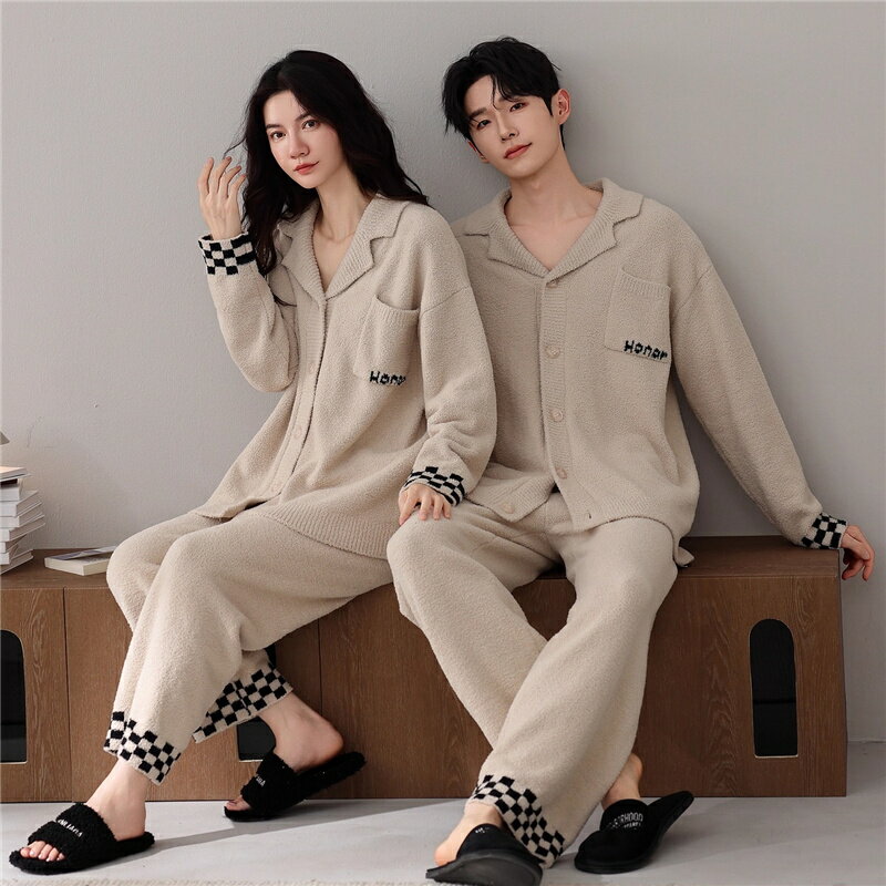 ペアパジャマ もこもこ 冬 男女2着 セット 厚手 カジュアル 防寒 ゆったり 前開き カップル パジャマ 折り襟 ルームウェア 無地 シンプル ファッション おしゃれ ペア 長袖 レディース 夫婦 メンズ 上下セット 秋 結婚祝い プレゼント お祝い お揃い ギフト 部屋着