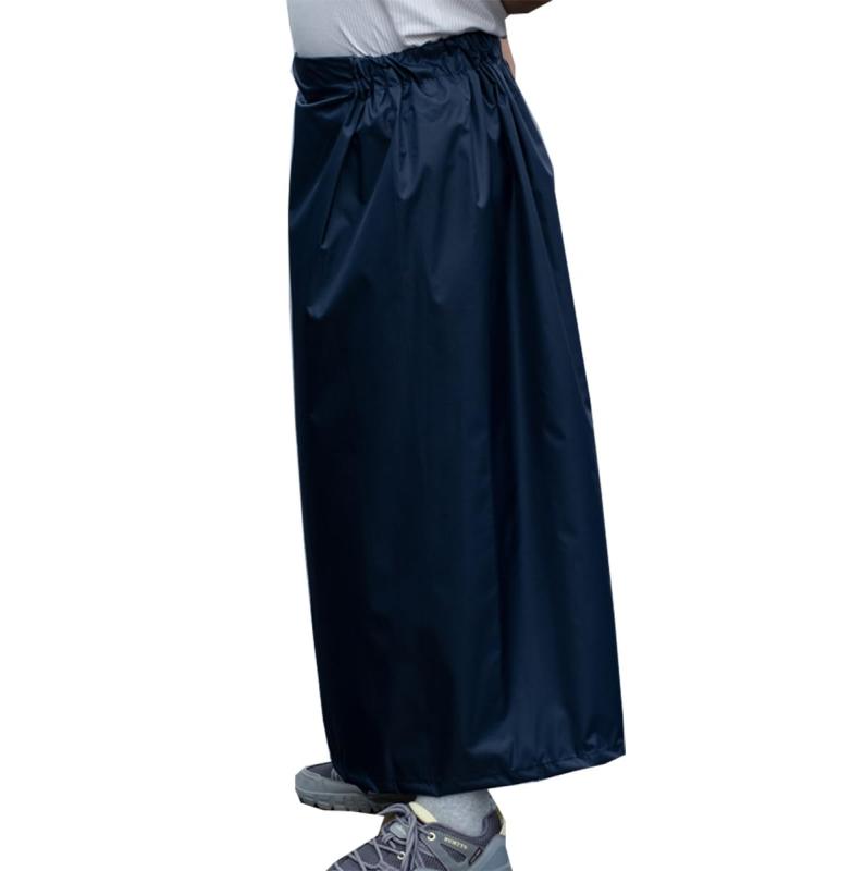 [Moli&amp;Hani] レインスカート自転車 レディース 通勤通学 防水巻きスカート 防水レインラップスカート ロング丈 レインウェア 厚手 秋冬季節 豪雨対応 脱着簡単商品説明●サイズ：フリーサイズ（ウエスト：75から105cm スカート丈：97cm）●カラー：2色(ブラックとネイビー)よりお選びください。耐久性素材：ポリエステル(PVCラミネート)　●着脱簡単巻スカートタイプの強力防水レインウェア。 長めのロング丈。ウエストサイズのフリー調節が可能。防水加工のレインスカート：雨の日の自転車通学や通勤、お出かけ時に大事なお洋服を濡らしたくない方にオススメ。スカートやズボンの上からサッと履けてより一層雨の日も快適に。●駅などでサッと着脱可能特徴強力撥水加工：大雨でも安心の耐水圧10,000mmH2Oの高機能レイン巻きスカート。長時間水を弾くので、使用後のお手入れも簡単めくれ上がり防止機能：自転車でもめくり上がりにくい構造ですので、隙間からの水の浸入を防ぎます。防水加工が施されているので、中身が濡れる心配がありません。防水加工のレインスカート：雨の日の自転車通学や通勤、お出かけ時に大事なお洋服を濡らしたくない方にオススメ。 スカートやズボンの上からサッと履けてより一層雨の日も快適に。