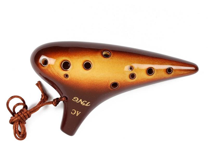 TNG オカリナ 楽器 シングル [ 12穴 / アルト ] C調 AC (運指表付き) Ocarina 高級 管吹奏 釉色【こだわりの逸品】TNGは現在日本でとても人気のある台湾オカリナのメーカーです。安易に妥協しない態度と物作りに専念する理念で、国際的なオカリナ演奏巨匠にも認められた自信の一品です。【高級志向】オシャレなデザイン、高級感をかもし出す釉色、見た目も贅沢です。見た目だけでなく、音色も上品で優しい響きとなっております。【商品の仕様】サイズ：L17cm*W10cm*T5cm、調性：アルトC調 (AC)、音域:ラからファ　材質：白雲土　重さ：286G【付属品】専用ケース、箱、オリジナル日本語運指表【一点オリジナル】 焼き物のため、一点一点違う表情を持っています。ご理解のうえ、ご購入ください。また自分用はもちろん、父の日などお世話になった方へのプレゼントにもおすすめです。