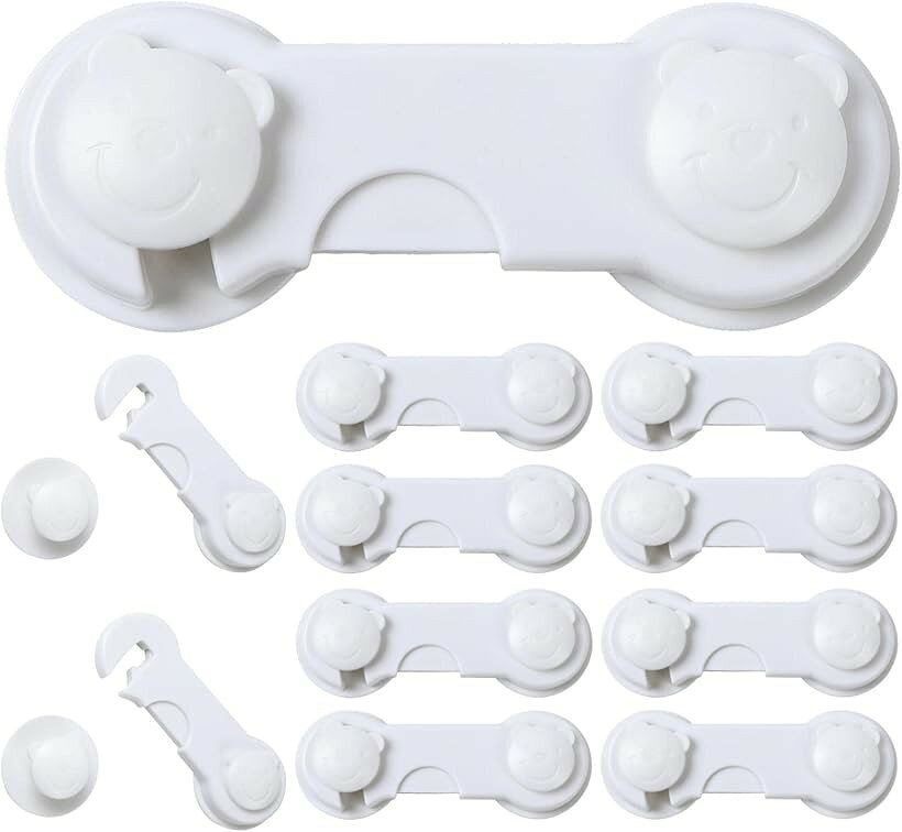 バリエーションコード : 2b4poiln03商品コード2b4poi6rt9商品名ロック 引き出し ドア キャビネット 開き戸 食器棚 ストッパー 耐震 10個セットブランドfogmanカラーホワイト「くまの顔をかたどったキュートなエンボスデザインxインテリアに合わせて選べる5色展開」チャイルドロックの両端にくまの顔がふんわりと浮き出るデザインを採用しました。ホワイト・ブルー・ピンク・ブルー＆ホワイト・ピンク＆ホワイトの5色から、お部屋のテイストに馴染む色を選べます。引き出しや扉に並べて貼っても殺風景にならず、日常の景色にやさしくとけ込みます。「片手でワンタッチ開閉x強力両面テープで貼るだけ簡単設置」中央のロック部を押しながらフックを持ち上げる動作で、片手でも開閉できる構造です。本体裏面に強力な両面テープがあらかじめ貼付済みのため、ドライバーや工具を使わず、平らな面に貼るだけで設置できます。食器棚・冷蔵庫・物置のドアなど、さまざまな場所に活用いただけます。「角がなく丸みのある形状xABS樹脂で軽量＆日常使いに耐える耐久性」本体は角がなく丸みを帯びた形状のため、お子様が触れても安心な仕上がりです。素材には軽量で衝撃に強いABS樹脂を採用し、1個約13gの軽さで貼り付け面への負担も少なく、繰り返しの開閉動作にもしっかり対応します。「お得な10個セットでまとめて備えるx食器棚・引き出し・冷蔵庫まで多用途」1セットに10個入りのため、引き出し・食器棚・物置のドア・冷蔵庫など、家中の気になる場所にまとめて貼れます。お子様のいたずら防止だけでなく、ペットのいたずら防止や地震時の飛び出し対策など、ご家庭の安全対策をひとつにまとめて備えられます。「商品仕様」素材：ABS樹脂 / サイズ：3.6x9.6cm / 重量：約13g(1個) / セット数：10個 / カラー：ホワイト「注意事項」貼り付け前に表面の油分やホコリを拭き取り、平らな面に貼ってください。凹凸面では密着が弱くなる場合があります。貼付後24時間は強い力での開閉を避けると初期密着力が高まります。※ 他ネットショップでも併売しているため、ご注文後に在庫切れとなる場合があります。予めご了承ください。※ 品薄または希少等の理由により、参考価格よりも高い価格で販売されている場合があります。ご注文の際には必ず販売価格をご確認ください。※ 沖縄県、離島または一部地域の場合、別途送料の負担をお願いする場合があります。予めご了承ください。※ お使いのモニタにより写真の色が実際の商品の色と異なる場合や、イメージに差異が生じることがあります。予めご了承ください。※ 商品の詳細（カラー・数量・サイズ 等）については、ページ内の商品説明をご確認のうえ、ご注文ください。※ モバイル版・スマホ版ページでは、お使いの端末によっては一部の情報が表示されないことがあります。すべての記載情報をご確認するには、PC版ページをご覧ください。
