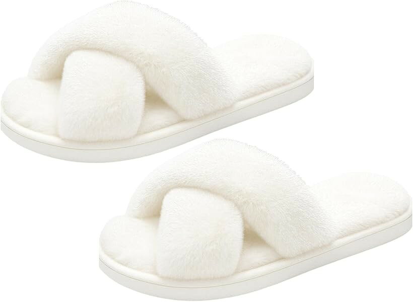 バリエーションコード : 2brinqn8ki商品コード2brinol6n4商品名生活快適アドバイザー監修 ルームシューズ スリッパ 冬用 あったか もこもこ ボア 洗える 滑り止め 軽量 静音ブランドfogmanカラーホワイト 24.5cm「高密度ファー」 毛足が短すぎず長すぎない絶妙な密度で、足裏全体をやさしく包み込む。触れた瞬間に伝わるなめらかさと、空気を含んだような軽さが特徴で、素足でも快適。長時間履いても蒸れにくく、毎日のリラックスタイムに最適。「クロスデザイン」 足の甲を美しく見せるクロス構造を採用。シンプルながら立体感があり、部屋着でもきちんと感を演出。足を入れたときのフィット感も高く、歩行時のズレを軽減。「やさしい履き心地」 締め付け感のない設計で、甲高・幅広の方にも対応しやすい。足を滑り込ませるだけで自然にフィットし、ストレスフリーな履き心地を実現。「選べるカラー」 ブラック・グレー・ホワイト・ピンクなど、気分や季節に合わせて選べるカラー展開。インテリアや好みに合わせて複数持ちもおすすめ。「商品仕様」素材：フェイクファー／サイズ：23～26cm対応／カラー：複数展開／用途：室内用スリッパ※ 他ネットショップでも併売しているため、ご注文後に在庫切れとなる場合があります。予めご了承ください。※ 品薄または希少等の理由により、参考価格よりも高い価格で販売されている場合があります。ご注文の際には必ず販売価格をご確認ください。※ 沖縄県、離島または一部地域の場合、別途送料の負担をお願いする場合があります。予めご了承ください。※ お使いのモニタにより写真の色が実際の商品の色と異なる場合や、イメージに差異が生じることがあります。予めご了承ください。※ 商品の詳細（カラー・数量・サイズ 等）については、ページ内の商品説明をご確認のうえ、ご注文ください。※ モバイル版・スマホ版ページでは、お使いの端末によっては一部の情報が表示されないことがあります。すべての記載情報をご確認するには、PC版ページをご覧ください。