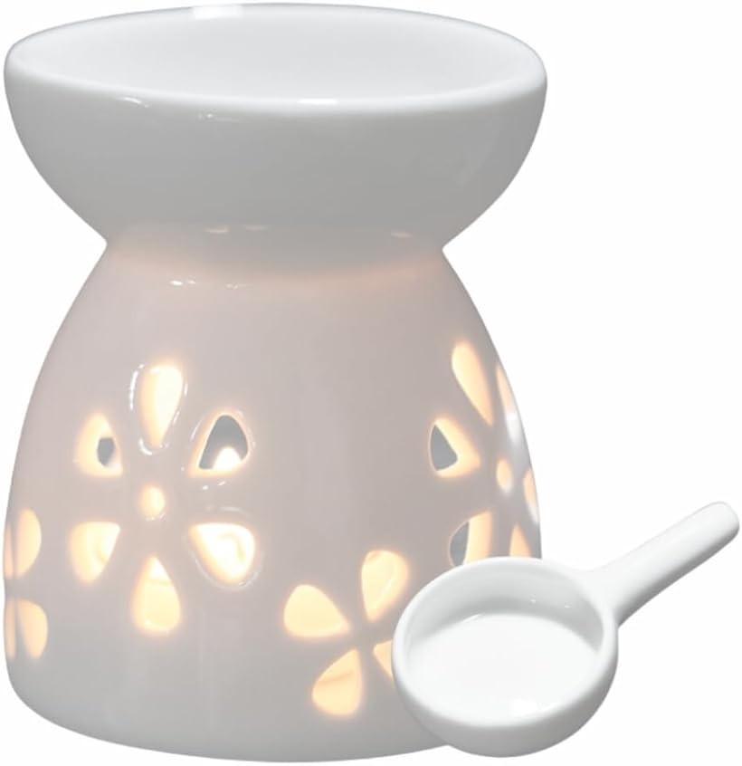 バリエーションコード : 2b9qr4j10u商品コード2b9qr689px商品名アロマポット 香炉 アロマ炉 アロマ ディフューザー アロマバーナー 陶器 キャンドルホルダー セットブランドJP Numberカラープルメリアサイズ等全長9cm「可愛いデザイン」かわいい柄でデザインされたアロマポットです。ポットから溢れるキャンドルの灯りが、お部屋を柔らかな光で包み込みます。インテリアとしても魅力的で、心地よいリラックスタイムを演出します。「使いやすい」直径7.5cm、高さ9cmのコンパクトな設計。小さなスペースにも置きやすく、持ち運びも簡単です。デスクやベッド横で手軽に使用可能です。また、陶器製で汚れがつきにくく、開口部に煤が付着しても簡単に拭き取れます。いつでも清潔な状態で使用できるため、手間がかかりません。「付属品充実」スプーン型のキャンドルホルダーが付属しているため、お届け後すぐにキャンドルをセットしご使用いただけます。キャンドルをしっかりと固定でき火元の管理がしやすく、また、取り外しも簡単で手軽にアロマ空間をお楽しみいただけます。「商品内容」本体サイズ（約）：全長9cm、幅7.5cm、奥行7.5cm。主な材質：陶器　＊サイズ詳細は商品画像をご確認ください。「オリジナルパッケージ付」JP Numberブランドより、オリジナルパッケージでお客様の元へお届けいたします。商標登録第6628185号※ 他ネットショップでも併売しているため、ご注文後に在庫切れとなる場合があります。予めご了承ください。※ 品薄または希少等の理由により、参考価格よりも高い価格で販売されている場合があります。ご注文の際には必ず販売価格をご確認ください。※ 沖縄県、離島または一部地域の場合、別途送料の負担をお願いする場合があります。予めご了承ください。※ お使いのモニタにより写真の色が実際の商品の色と異なる場合や、イメージに差異が生じることがあります。予めご了承ください。※ 商品の詳細（カラー・数量・サイズ 等）については、ページ内の商品説明をご確認のうえ、ご注文ください。※ モバイル版・スマホ版ページでは、お使いの端末によっては一部の情報が表示されないことがあります。すべての記載情報をご確認するには、PC版ページをご覧ください。