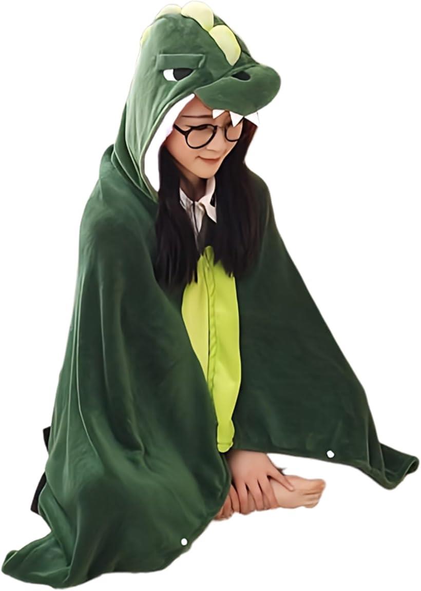 肌触り抜群の柔らか、ふわふわ素材を使用。ボタン付きでフードも付いているから、羽織って、全身をくるんで、寒さを防げるかわいい恐竜のブランケットです。恐竜のブランケットはいろいろな使い方が出来る便利な万能タイプ.(1)広げるてブランケット、ひざ...