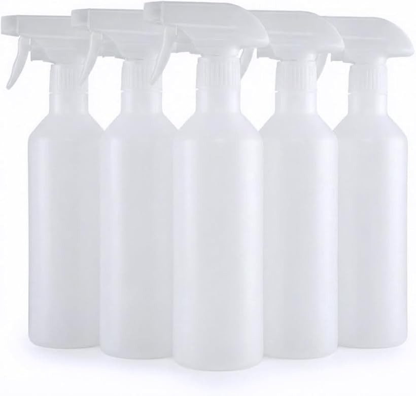 バリエーションコード : 2brjnd0cjc商品コード2brjngpfdp商品名スプレーボトル アルコール対応 500ml 霧吹き ミスト 希釈 目盛り付きブランドJP Numberカラー5本セット「アルコール対応」シンプルなデザインかつ500mlと大容量なスプレーボトル。アルコールにも対応しているため、消毒液も入れられ、除菌・清掃の詰め替え運用に最適です。「目盛り付き」ボトル側面に透明かつ視認性の高い目盛を採用。次亜塩素酸水や自作洗剤など、正確な希釈が必要な液体を扱う際に、いちいち計量カップを使う手間を省きます。目分量に頼ることなく、常に規定の濃度で溶液を準備できるため、効率的な使用をサポートします。「便利な噴射切替」ノズルを回転させるだけで、「閉鎖（ロック）」「霧状（ミスト）」「直線（ジェット）」の三つのモードに瞬時に切替が可能です。除菌のための広範囲ミスト、頑固な汚れへのピンポイントジェット、そして未使用時の完全ロックと、一本で状況に応じた最適な使い方が可能です。「商品内容」容量：500mL　サイズ：26x6.3cm　主な材質：PP、PE　＊サイズ詳細は商品画像をご確認ください。使用上の注意: アセトン、シンナー、トルエン、ベンゼン等の強溶剤は使用しないでください。強溶剤に触れると白化、割れ、変形などが発生するおそれがあります。高濃度アルコールを長期間保存しないでください。変形や白濁が見られた場合は使用を中止してください。JP Numberブランドより、オリジナルパッケージでお客様の元へお届けいたします。（商標登録第6628185号）※ 他ネットショップでも併売しているため、ご注文後に在庫切れとなる場合があります。予めご了承ください。※ 品薄または希少等の理由により、参考価格よりも高い価格で販売されている場合があります。ご注文の際には必ず販売価格をご確認ください。※ 沖縄県、離島または一部地域の場合、別途送料の負担をお願いする場合があります。予めご了承ください。※ お使いのモニタにより写真の色が実際の商品の色と異なる場合や、イメージに差異が生じることがあります。予めご了承ください。※ 商品の詳細（カラー・数量・サイズ 等）については、ページ内の商品説明をご確認のうえ、ご注文ください。※ モバイル版・スマホ版ページでは、お使いの端末によっては一部の情報が表示されないことがあります。すべての記載情報をご確認するには、PC版ページをご覧ください。