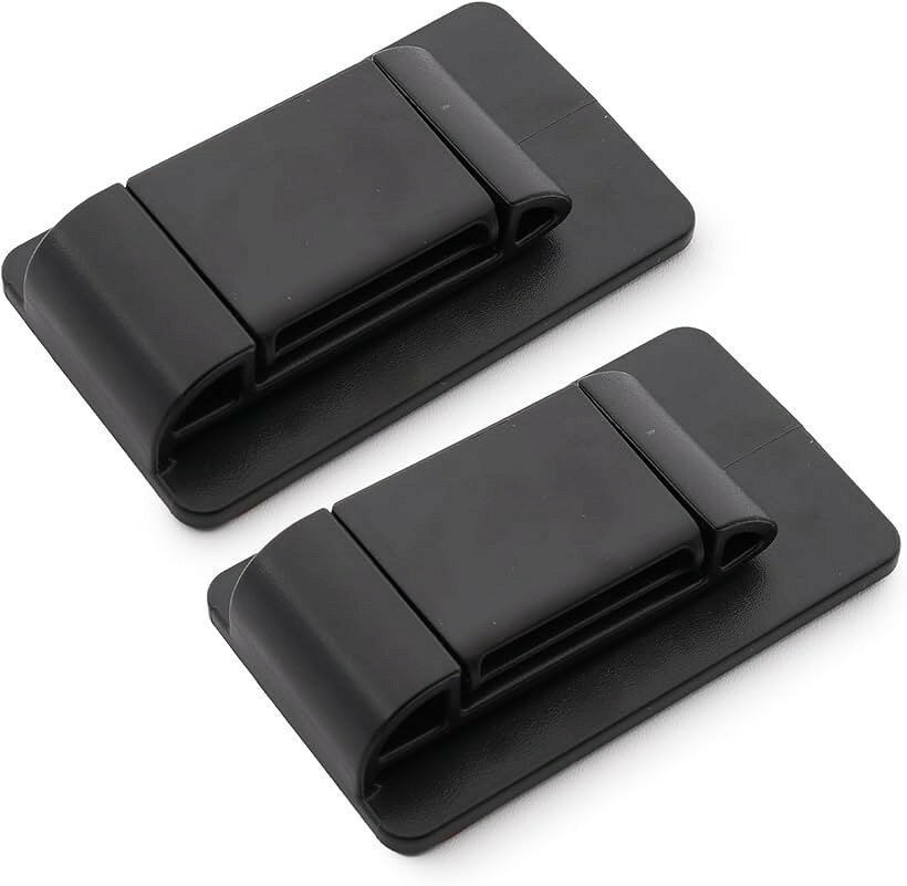 バリエーションコード : 2b94jxwc6w商品コード2b94jx5sup商品名シートベルトカバー バックル 収納 アクセサリー 汎用 キズ 傷 防止 ストッパー ホルダー シートベルト ベルト カバー ブラック 黒 2個ブランドファビュラス堂カラーブラック(2個)簡単取付でシートベルト差込部を収納。車内をスマートにカスタムするシートベルトバックルカバー(汎用タイプ)になります。「美しく収納」だらんと垂れたシートベルトをホルダー部分に綺麗に収納。内装イメージが引き締まり車の清潔感がアップ。「キズ・騒音防止」このアクセサリーを設置することでストッパーの役目を果たし、運転振動によるシートベルトの内装傷つけ・コンコン音両方を同時に解決します。「簡単取付」付属の両面テープで固定するだけの簡単取付。工具不要でカスタマイズ初心者でもすぐに取り付け可能です。「カラー」どんな内装にも合わせやすいブラック(黒)、スポーティな印象を与えるカーボン調の2色をご用意。運転席・助手席・後部座席でカラーを使い分けたい方へ向けた2色セットもご用意しました。※ 他ネットショップでも併売しているため、ご注文後に在庫切れとなる場合があります。予めご了承ください。※ 品薄または希少等の理由により、参考価格よりも高い価格で販売されている場合があります。ご注文の際には必ず販売価格をご確認ください。※ 沖縄県、離島または一部地域の場合、別途送料の負担をお願いする場合があります。予めご了承ください。※ お使いのモニタにより写真の色が実際の商品の色と異なる場合や、イメージに差異が生じることがあります。予めご了承ください。※ 商品の詳細（カラー・数量・サイズ 等）については、ページ内の商品説明をご確認のうえ、ご注文ください。※ モバイル版・スマホ版ページでは、お使いの端末によっては一部の情報が表示されないことがあります。すべての記載情報をご確認するには、PC版ページをご覧ください。