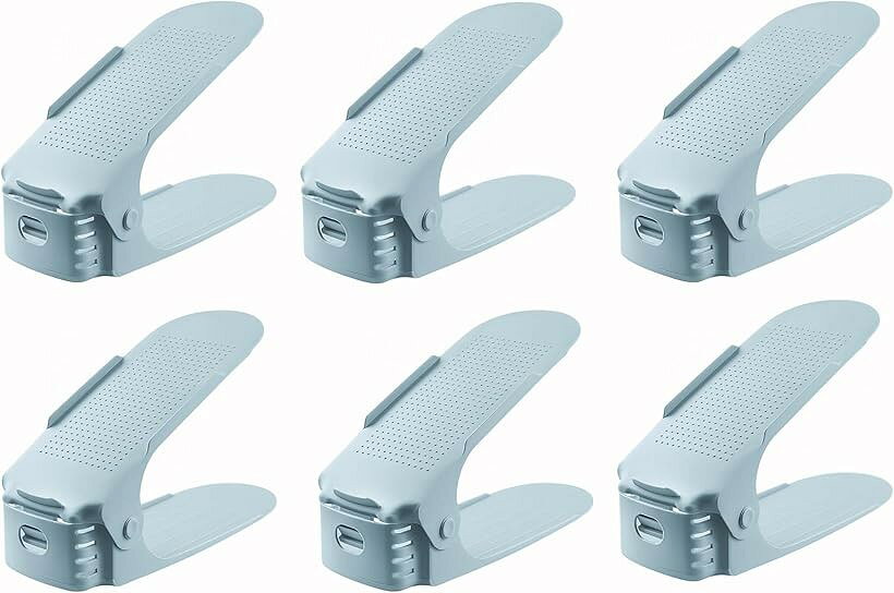 バリエーションコード : 2b93whg19j商品コード2b93wi62q1商品名互換品 靴 収納 省スペース 収納量2倍 靴ホルダー ワイド スニーカー収納 男女兼用ブランドHSE金丸商店カラー水色， 6， 個入り省スペース: 靴を通常よりも省スペースで収納でき、場所を取らず整理整頓がしやすい。収納量2倍: 同じスペースで2倍の靴を収納できるため、収納力が大幅に向上。ワイドタイプ: 特にスニーカーなどの幅広の靴にも対応するワイドサイズ設計。男女兼用: 性別を問わず、様々な靴のタイプに対応可能な汎用性。耐久性: 高品質なポリプロピレンとEVA樹脂を使用し、長期間の使用に耐える頑丈な設計。高さ調節可能: 4段階の調節ができ、様々な種類の靴を収納可能。靴箱の棚板の高さに合わせて調整できます。滑り止め付き: ずれにくいストッパーと滑り止め付きで靴が落ちることなく安心。通気性抜群: 穴が開いているので通気性がよく、湿気がこもりにくく清潔な状態を保てます。簡単装着: 片手でも取り出しやすい引き出し用穴付きで、靴の出し入れが簡単。多用途: 日常生活から旅行、ビジネス出張まで、あらゆるシーンで使用できる実用的な靴収納ホルダー。※ 他ネットショップでも併売しているため、ご注文後に在庫切れとなる場合があります。予めご了承ください。※ 品薄または希少等の理由により、参考価格よりも高い価格で販売されている場合があります。ご注文の際には必ず販売価格をご確認ください。※ 沖縄県、離島または一部地域の場合、別途送料の負担をお願いする場合があります。予めご了承ください。※ お使いのモニタにより写真の色が実際の商品の色と異なる場合や、イメージに差異が生じることがあります。予めご了承ください。※ 商品の詳細（カラー・数量・サイズ 等）については、ページ内の商品説明をご確認のうえ、ご注文ください。※ モバイル版・スマホ版ページでは、お使いの端末によっては一部の情報が表示されないことがあります。すべての記載情報をご確認するには、PC版ページをご覧ください。