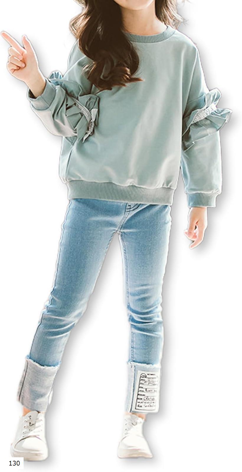 爽やかな印象 ： 淡いスカイブルーの色合いで、肌触りが柔らかいコットンブレンド素材を使用しています。ラッフル袖が特徴的なシンプルなデザインで、お子様が一日中快適に過ごせる一枚です。デニムジーンズ ： 軽くて柔らかなジャージー素材で作られたこのデニムジーンズで、お子様が自由に動き回るのを妨げず、一日中快適にお過ごしいただけます。様々なシーンで ： お友達の誕生日パーティー、家族でのお出かけ、学校行事など、どんな場面でもぴったり合わせやすいアイテムです。※ 他ネットショップでも併売しているため、ご注文後に在庫切れとなる場合があります。予めご了承ください。※ 品薄または希少等の理由により、参考価格よりも高い価格で販売されている場合があります。ご注文の際には必ず販売価格をご確認ください。※ 沖縄県、離島または一部地域の場合、別途送料の負担をお願いする場合があります。予めご了承ください。※ お使いのモニタにより写真の色が実際の商品の色と異なる場合や、イメージに差異が生じることがあります。予めご了承ください。※ 商品の詳細（カラー・数量・サイズ 等）については、ページ内の商品説明をご確認のうえ、ご注文ください。※ モバイル版・スマホ版ページでは、お使いの端末によっては一部の情報が表示されないことがあります。すべての記載情報をご確認するには、PC版ページをご覧ください。サイズ ： 110cm：着丈39袖丈42パンツ丈55ウエスト20　120cm：着丈42袖丈44パンツ丈60ウエスト22　130cm：着丈45袖丈46パンツ丈65ウエスト24　140cm：着丈48袖丈48パンツ丈70ウエスト25素材：コットンブレンド素材