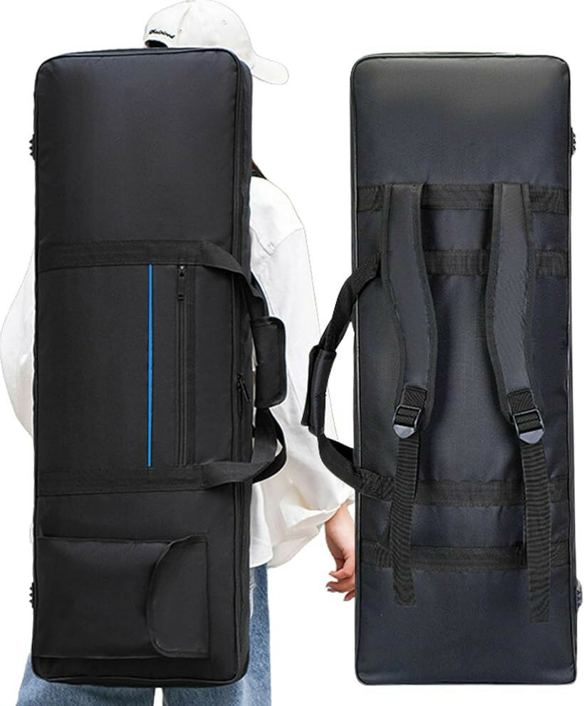 バリエーションコード : 2buypjr9xh商品コード2buyp6xojd商品名キーボードバッグ ケース 電子ピアノ 収納 2WAY 手持ち リュック式ブランドCHASOカラーブルーサイズ等61鍵盤用電子ピアノやキーボードの持ち運び・保管に最適なソフトタイプの収納ケースです。ブラック地にブルーのラインが映えるスタイリッシュなデザイン。61鍵盤用と88鍵盤用の2サイズ展開で、様々な鍵盤楽器に対応します。リュック式のショルダーベルト付きの2WAY仕様で手持ち＆背負いどちらも快適。ストリートライブや移動演奏、レッスン通いの多い方にぴったり。軽量設計で負担少なく持ち運べるショルダーキーボードバッグです。キャリーケースやリュックが使えない場面でも、リュック式のショルダーストラップでラクに移動可能。ピアノ初心者からアクティブな演奏者まで幅広く活躍します。防水ナイロン生地と中綿入りの厚底仕様で、大切な電子キーボードや楽器を雨や衝撃からしっかりガード。ファスナーは大きく開く設計で出し入れが簡単。さらに前面ポケットに楽譜やアダプターも収納可能。軽量で丈夫なので、長く愛用いただけます。本製品は電子ピアノやキーボードを収納し、肩掛け(背負い)・手持ちの2WAYで持ち運ぶための収納バッグケースです。楽譜・アクセサリー類は前面ポケットに収納。ファスナー付きカバーで中身が飛び出す心配もありません。移動先での演奏や保管時に便利な鍵盤カバーとしても使えます。＊対応：61鍵・88鍵盤の電子ピアノ／電子キーボード　＊カラー：ブラックxブルーライン　＊素材：防水加工済ナイロン＋クッションパッド（厚底仕様）　＊仕様：調整可能なリュック式ショルダーベルト付き・手持ちの2WAY、ポケットx2　＊外寸目安：61鍵盤：約94x33x12cm／88鍵盤：約136x33x17cm　＊用途：キーボード収納、ピアノカバー、楽器ケース※ 他ネットショップでも併売しているため、ご注文後に在庫切れとなる場合があります。予めご了承ください。※ 品薄または希少等の理由により、参考価格よりも高い価格で販売されている場合があります。ご注文の際には必ず販売価格をご確認ください。※ 沖縄県、離島または一部地域の場合、別途送料の負担をお願いする場合があります。予めご了承ください。※ お使いのモニタにより写真の色が実際の商品の色と異なる場合や、イメージに差異が生じることがあります。予めご了承ください。※ 商品の詳細（カラー・数量・サイズ 等）については、ページ内の商品説明をご確認のうえ、ご注文ください。※ モバイル版・スマホ版ページでは、お使いの端末によっては一部の情報が表示されないことがあります。すべての記載情報をご確認するには、PC版ページをご覧ください。