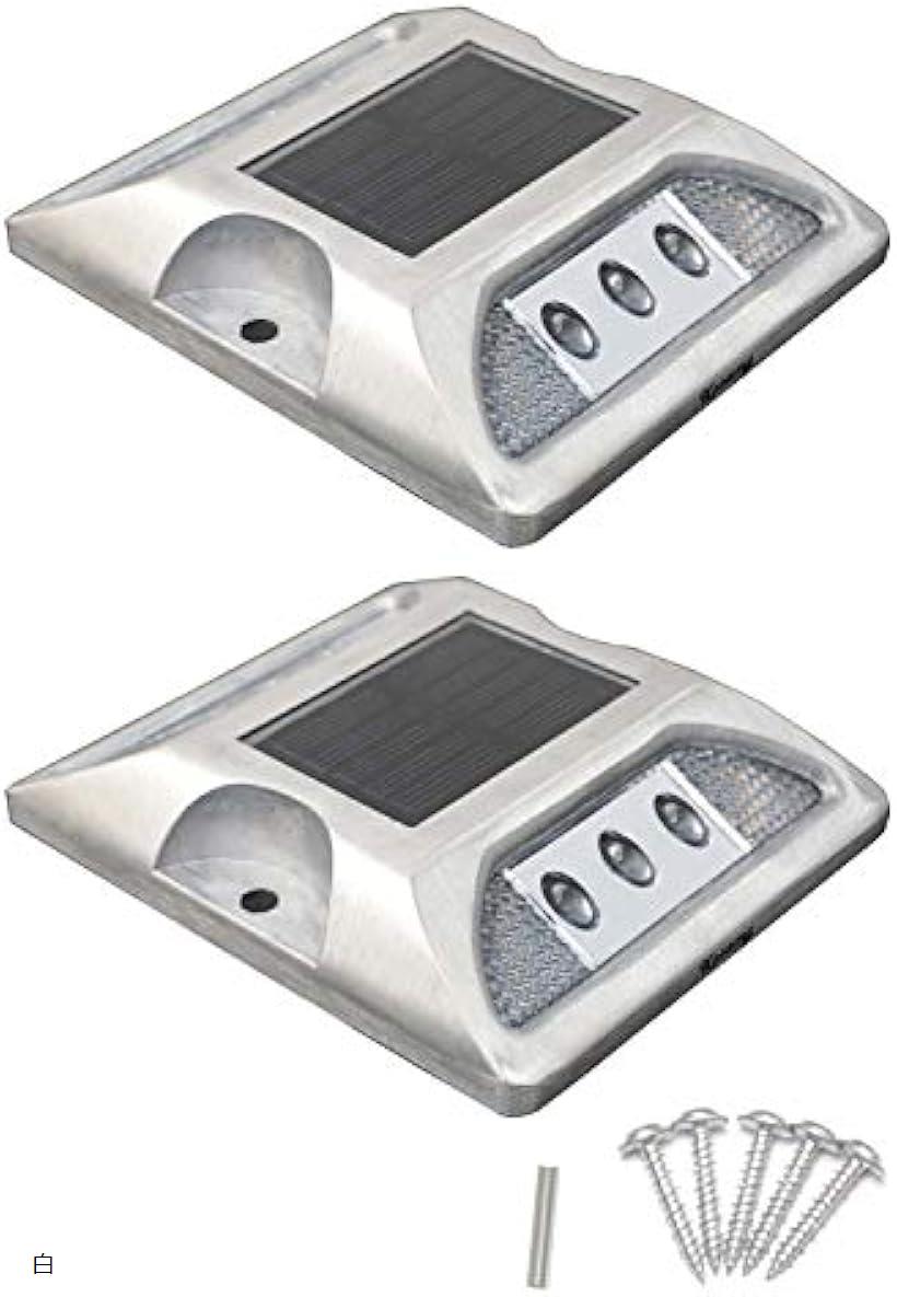 ・お得な2個 セット 3LEDx2面の6LEDソーラー充電式 自動点灯 防水 道路鋲 路肩標 誘導灯 改良型（夜間常時点灯）と 固定用 コンクリートビス プラグレス 座付 4x25mm 5本（パッド 1本付）のセット商品です。・本体 材質 ： アルミ （ アルミニウム 合金 ダイカスト 製 ）発光色：ホワイト本体 サイズ ： 105 x 120 x 24 mm （ ミリ ）耐荷重 ： 30 t （トン ）暗く なる と 自動 で 点灯 します。・光感知センサー付 ソーラーパネル 充電池 一体型。太陽光で充電し、暗くなると自動で点灯します。面倒な配線や 電源が必要ないので 置くだけ 簡単設置。・アイデア次第で 色んな用途に。 利用場所（例）：危険場所 視線誘導 工事 標識 自宅の防犯 外構 外壁面 階段 スロープ 駐車場 段差 目印 ガレージ 庭園 ボート 船舶 トラック トレーラーの電飾や キャンプなどのアウトドアにも・φ5 高輝度LED 2x3の6LED。遠くからでも 目立って 安全をサポートします。セット品の固定用ビスで 取り付ける場合は 3.4～3.5 mm の 下穴をあけてください。※ 他ネットショップでも併売しているため、ご注文後に在庫切れとなる場合があります。予めご了承ください。※ 品薄または希少等の理由により、参考価格よりも高い価格で販売されている場合があります。ご注文の際には必ず販売価格をご確認ください。※ 沖縄県、離島または一部地域の場合、別途送料の負担をお願いする場合があります。予めご了承ください。※ お使いのモニタにより写真の色が実際の商品の色と異なる場合や、イメージに差異が生じることがあります。予めご了承ください。※ 商品の詳細（カラー・数量・サイズ 等）については、ページ内の商品説明をご確認のうえ、ご注文ください。※ モバイル版・スマホ版ページでは、お使いの端末によっては一部の情報が表示されないことがあります。すべての記載情報をご確認するには、PC版ページをご覧ください。お得な2個セット。3LEDx2の6LEDソーラー充電式自動夜間常時点灯防水道路鋲路肩標誘導灯改良型（白色発光）と固定用ノープラグ座付コンクリートビス4x25mm5本（パッド1本付）のセット商品です。光感知センサー付ソーラーパネル内蔵。太陽光で充電し、暗くなると自動で点灯し続け、明るくなると自動で消灯します。。＊メンテナンスフリーで内蔵バッテリーは交換不可。本体サイズは105x120x24（mm）φ5高輝度LED6灯2x3の6LEDタイプで遠くからでも目立って安全をサポートします。アルミニウム合金ダイカスト製で耐荷重は何と30t。利用場所：工事危険場所自宅外構外壁面庭園歩道駐車場段差階段目印ガレージボートトラックトレーラーの電飾やキャンプなどのアウトドア固定用コンクリートビスノープラグ座付4x25mm5本と締め過ぎ等でビスが空回りした場合でも同じ箇所での再取り付けができるパッド1本付属しています。付属のビスを使用する場合は3.4～3.5mmの下穴をあけて下さい。