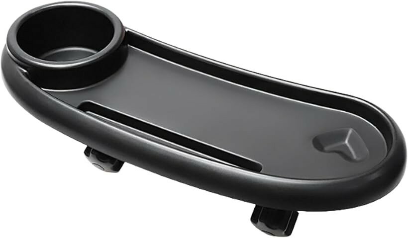 バリエーションコード : 2burpk5lv5商品コード2burpkcxos商品名ベビーカー テーブル チャイルドデスク ドリンクホルダー 取り付け簡単 調節可能ブランドAll Trustカラーブラック「360度回転＆角度調節で使いやすい多機能トレー」360度回転と角度調節が可能なホルダーで、スマホやおもちゃを自由にセット。赤ちゃんがベビーカーに乗りながら快適に過ごせる設計。親も操作しやすく、外出時のストレスを軽減。「軽食や飲み物を置ける便利なテーブル付き」軽食やドリンクを置けるトレー付きで、外出先でも手軽に赤ちゃんの飲食をサポート。手を汚さず片手で操作できるため、忙しい親御さんの負担を減らします。「ベビーカーに簡単取り付け＆コンパクト収納」最大4.5cmのバーに対応するクリップ式で、ほとんどのベビーカーに簡単装着。使用しない時はコンパクトに折りたため、持ち運びや収納も便利。「商品内容」サイズ：横/約38cm 縦/約14cm　ホルダー高さ/約5.5cm　重量：約52g　材質：材質：ABS※ 他ネットショップでも併売しているため、ご注文後に在庫切れとなる場合があります。予めご了承ください。※ 品薄または希少等の理由により、参考価格よりも高い価格で販売されている場合があります。ご注文の際には必ず販売価格をご確認ください。※ 沖縄県、離島または一部地域の場合、別途送料の負担をお願いする場合があります。予めご了承ください。※ お使いのモニタにより写真の色が実際の商品の色と異なる場合や、イメージに差異が生じることがあります。予めご了承ください。※ 商品の詳細（カラー・数量・サイズ 等）については、ページ内の商品説明をご確認のうえ、ご注文ください。※ モバイル版・スマホ版ページでは、お使いの端末によっては一部の情報が表示されないことがあります。すべての記載情報をご確認するには、PC版ページをご覧ください。