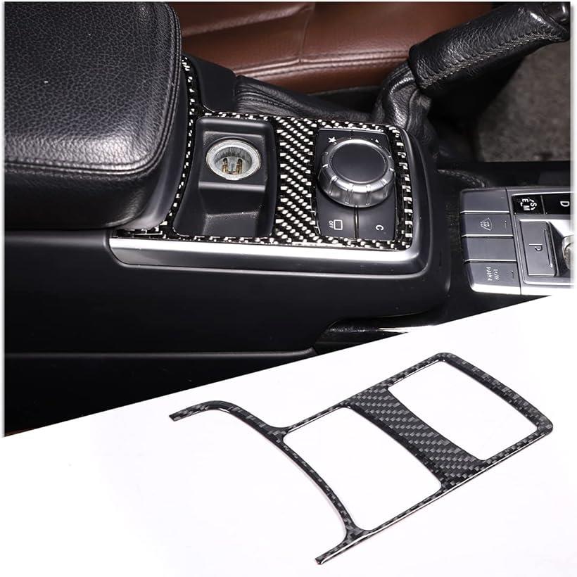 「適合車種」メルセデス ベンツ Gクラス 年式：2013～2018年 商品をご購入の前に、お車のモデル、年式と外観を必ずご確認ください。「車種専門設計」メルセデスGシリーズに特化したデザインにより、フィット感を実現しております。細部まで考慮されたカスタム仕様で、インテリアの美しさを引き立てること間違いなしです。専用設計なので、取り付けが簡単で、ピッタリとフィットします。「高品質の性能」優れた品質のカーボンファイバー素材を使用しております。カーボンファイバーは軽量でありながら、非常に強度が高く耐久性にも優れています。その美しい織り模様は、内装に高級感をプラスし、スポーティな雰囲気を演出します。さらに、耐久性に優れた素材なので、長期間のご使用でも劣化する心配がありません。「取付簡単」この製品は背面に強力な両面テープが付いており、煩わしい工具を使用することなく、簡単に取り付けが可能です。取り付け手順は分かりやすく、初めての方でも安心して取り付けが行えます。取り外しも容易なので、いつでも簡単に装着を変更することができます。※ 他ネットショップでも併売しているため、ご注文後に在庫切れとなる場合があります。予めご了承ください。※ 品薄または希少等の理由により、参考価格よりも高い価格で販売されている場合があります。ご注文の際には必ず販売価格をご確認ください。※ 沖縄県、離島または一部地域の場合、別途送料の負担をお願いする場合があります。予めご了承ください。※ お使いのモニタにより写真の色が実際の商品の色と異なる場合や、イメージに差異が生じることがあります。予めご了承ください。※ 商品の詳細（カラー・数量・サイズ 等）については、ページ内の商品説明をご確認のうえ、ご注文ください。※ モバイル版・スマホ版ページでは、お使いの端末によっては一部の情報が表示されないことがあります。すべての記載情報をご確認するには、PC版ページをご覧ください。仕様対応車種：メルセデス ベンツ Gクラス 専用年式：2013～2018に対応内容：装飾パネルx1製品重量：12g色：カーボン調材料：カーボンファイバー