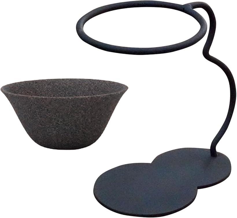 商品サイズ:フィルター-約11.3x11.3x5.3cm，専用ベース-約12.2x12x1.6cm商品重量:0.25kgセット内容:フィルター，専用スタンド，説明書，箱素材:フィルター-多孔質セラミック，専用ベース-磁器生産国:日本(波佐見焼)※ 他ネットショップでも併売しているため、ご注文後に在庫切れとなる場合があります。予めご了承ください。※ 品薄または希少等の理由により、参考価格よりも高い価格で販売されている場合があります。ご注文の際には必ず販売価格をご確認ください。※ 沖縄県、離島または一部地域の場合、別途送料の負担をお願いする場合があります。予めご了承ください。※ お使いのモニタにより写真の色が実際の商品の色と異なる場合や、イメージに差異が生じることがあります。予めご了承ください。※ 商品の詳細（カラー・数量・サイズ 等）については、ページ内の商品説明をご確認のうえ、ご注文ください。※ モバイル版・スマホ版ページでは、お使いの端末によっては一部の情報が表示されないことがあります。すべての記載情報をご確認するには、PC版ページをご覧ください。紙フィルター・布フィルター不要。小さな穴が無数に空いており、スムーズなドリップを実現。アロマとオイルをしっかり抽出。コーヒー豆のうまみ成分である油分も通すので、豆本来の旨みを楽しめます。セラミックスが持つ遠赤外線効果で、マイルドで口当たりの良い美味しいコーヒーの味をお楽しみいただけます。水に含まれるカルキ臭や不純物を取り除くことができ、軟水傾向になります。水・お茶・アルコールもCOFILフィルターでろ過すると、味がまろやかに飲みやすくなります。コーヒー豆は粗挽き～中挽きをおすすめします。1杯(約120ml)～4杯分用。新商品：オリジナルスタンド付き