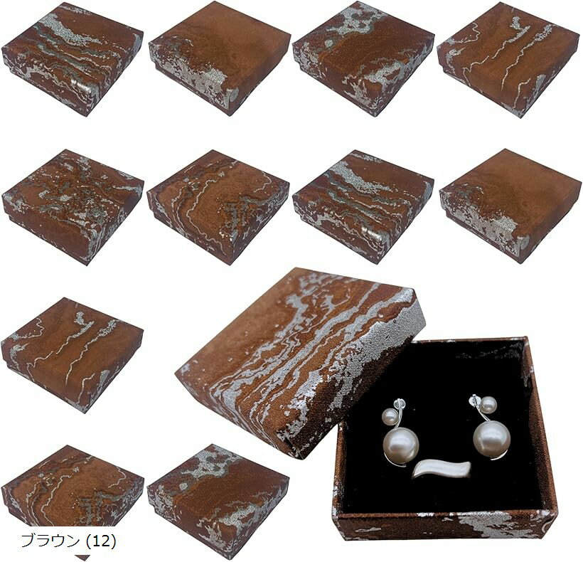 「商品仕様」BOX外寸：約7x7x2.6cm、内寸：約6.3x6.3x2.5cm(空箱サイズ)、スポンジ台：約6.3x6.3x1.2cm、重量：約18g「厚さ3cm以内の薄型」3cm以内の厚みなので、ハンドメイドアクセサリーや、プレゼントを梱包して送る際にも使いやすいBOXサイズです。「多様なアクセサリー対応」それぞれの箱には、3種類の切れ込みが入ったスポンジ台が付属しています。ネックレス・ピアス・イヤリング・指輪など様々なアクセサリーに対応可。「キラリ光るニュアンス柄」金継ぎのようなニュアンス柄で、一味違うおしゃれなギフトボックスをお探しの方にぴったり。「モチーフ付き指輪も入る」薄型なのにモチーフ付きの指輪やネックレスを入れやすい、ちょうど良いサイズのギフトボックスです。※ 他ネットショップでも併売しているため、ご注文後に在庫切れとなる場合があります。予めご了承ください。※ 品薄または希少等の理由により、参考価格よりも高い価格で販売されている場合があります。ご注文の際には必ず販売価格をご確認ください。※ 沖縄県、離島または一部地域の場合、別途送料の負担をお願いする場合があります。予めご了承ください。※ お使いのモニタにより写真の色が実際の商品の色と異なる場合や、イメージに差異が生じることがあります。予めご了承ください。※ 商品の詳細（カラー・数量・サイズ 等）については、ページ内の商品説明をご確認のうえ、ご注文ください。※ モバイル版・スマホ版ページでは、お使いの端末によっては一部の情報が表示されないことがあります。すべての記載情報をご確認するには、PC版ページをご覧ください。ギフトボックス アクセサリー用 郵送 イヤリング ネックレス 指輪 正方形 薄型こちらのギフトボックスは厚さ3cm以内の薄型仕様となっております。内部には3種類の切れ込みが入ったスポンジ台を備え、ネックレスやピアス、イヤリング、指輪など多彩なアクセサリーを美しく収納可能です。金継ぎを思わせる上品なニュアンス柄がきらりと輝き、贈り物をより特別に演出します。薄型ながらモチーフ付きの指輪やネックレスも収まりやすく、大切なギフトに最適です。