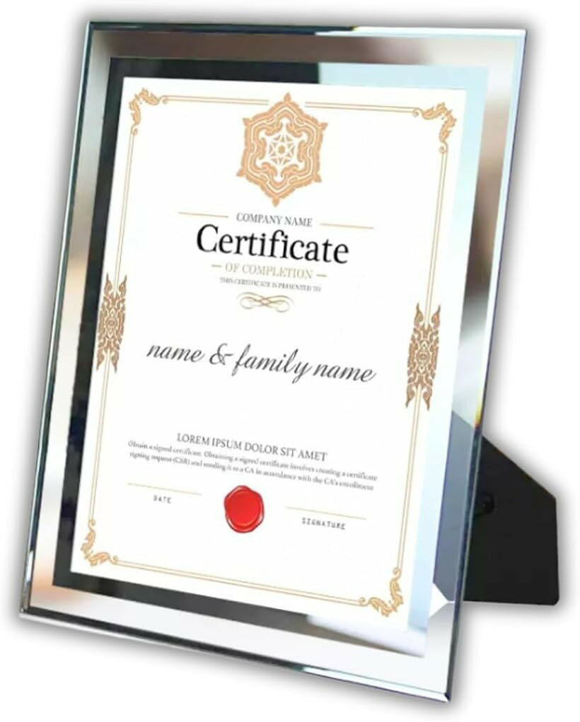 「美しさを際立てる、高品質ガラス」光沢感のある透明クリスタルガラスを使用したフォトフレームは、シルバーの縁取りが高級感を演出。シンプルながらも目を引くデザインで、どんな賞状や写真も美しく引き立てます。リビングや寝室、オフィスのどこにでも馴染...