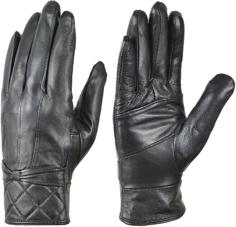 バリエーションコード : 2b6hcg4ljq商品コード2b6hcgtwov商品名レディース ラム革 手袋 レザー 婦人 羊革 革手袋 フルフィンガー 黒 ビジネス フォーマル カジュアル ファッション 暖かい 本革 子羊 ラムスキン フィット感 防寒 軽量 保温性 プレゼントブランド株式会社カツトカラーTB-018サイズ等L＜Lサイズ＞全長が23cm、中指の長さが8，5cm、手掌部幅10cm、手首幅11cm＜材質＞表：羊革、裏：ポリエステル※ 他ネットショップでも併売しているため、ご注文後に在庫切れとなる場合があります。予めご了承ください。※ 品薄または希少等の理由により、参考価格よりも高い価格で販売されている場合があります。ご注文の際には必ず販売価格をご確認ください。※ 沖縄県、離島または一部地域の場合、別途送料の負担をお願いする場合があります。予めご了承ください。※ お使いのモニタにより写真の色が実際の商品の色と異なる場合や、イメージに差異が生じることがあります。予めご了承ください。※ 商品の詳細（カラー・数量・サイズ 等）については、ページ内の商品説明をご確認のうえ、ご注文ください。※ モバイル版・スマホ版ページでは、お使いの端末によっては一部の情報が表示されないことがあります。すべての記載情報をご確認するには、PC版ページをご覧ください。柔らかく革の目が細かい高級ラム革（シープスキン）を使用しております。とても上質な手触りと軽さが特徴で、保湿性に優れています。使い込むうちにより、柔らかくなり手に馴染み、愛着が湧いてきます。本商品は羊革を使用しているため、革にキズや汚れが等が若干ございますが、天然素材ならではのものになります。