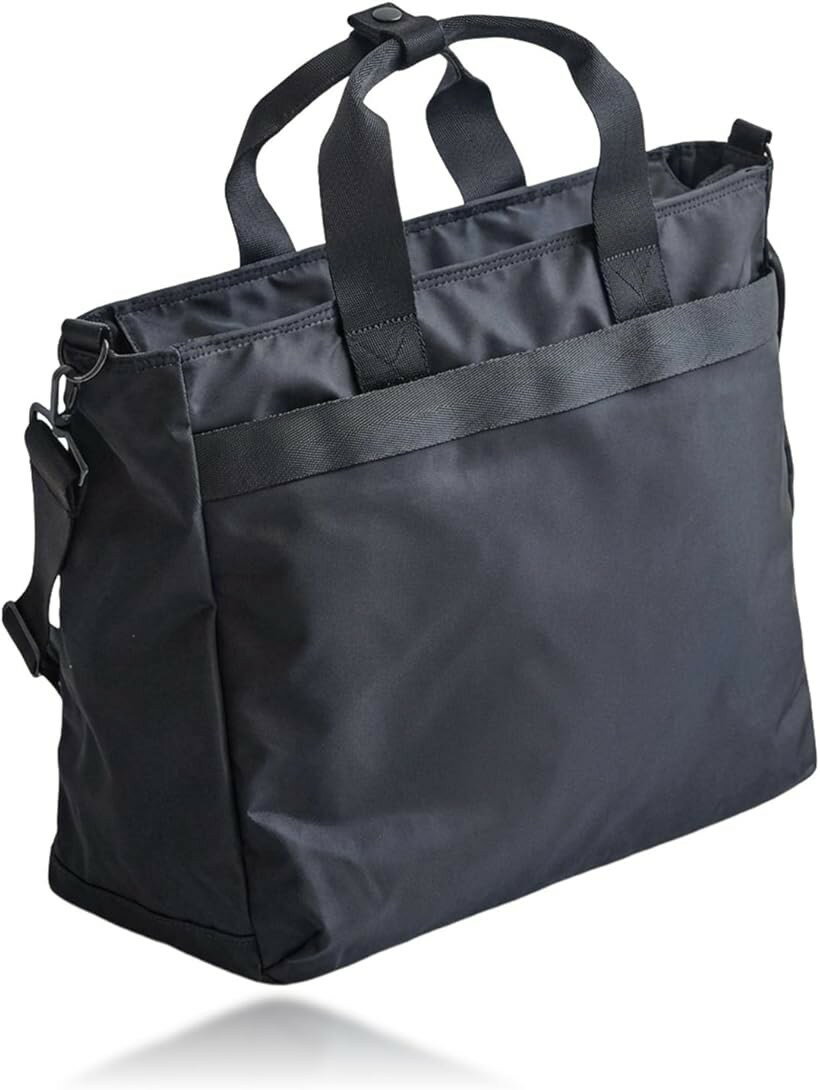 バリエーションコード : 2bryfkt6p3商品コード2brtsd15cn商品名ビジネスバック 2wayバック ハンドバック メンズ レディース ビジネスバック 通勤 通学 大容量 旅行 バック ブリーフケース ナイロンブランドGALVANOカラーブラック「2wayバック」シチュエーションや場所を選ばないシンプルデザインを採用しているためプライベート、アウトドア、ビジネスシーンなど気兼ねなくご使用頂けます。ショルダーバック、ハンドバックの2wayバックのためスーツスタイルでもカジュアルスタイルでもどんな服装・シーンにも合わせられるからとっても便利、デザイン性と機能性を両立させた2wayバックです。「シンプルデザイン」使い勝手・コスト・耐久性に優れた生地であるナイロン生地を活かすためにデザインされ生まれました。「熟練の縫製職人」熟練の縫製職人が一つ一つ手作業で縫製し仕上げているため丈夫で長持ち、コストパフォーマンスに優れたバックです。「抜群の収納力」見た目はスタイリッシュ、しかし大容量・多収納・多機能と実用性を考えた大容量2wayバック、ノートパソコンやA4サイズの書類、書籍、iPad、衣類、一眼レフカメラなどを収納でき、衣類やコスメも収納できるから出張や1泊2日の旅行などにも大活躍します。「使う人の気持ちを考えた設計」大口収納x1、PC収納（補強材入り）x1、インナー収納x1、正面収納x1を適材適所に配置。また素材にナイロン生地を採用することで超軽量設計を実現、ストレスを感じさせないバックを目指しました。「負荷を抑える」重量400gと超軽量設計にすることで荷物が増えてもバック自体が軽いため総重量が抑えられ体への負担を軽減します。「製品仕様」サイズ：38cmx31cmx16cm　重量：400g 収納：大口収納x1、PC収納（補強材入り）x1、インナー収納x1、正面収納x1　付属品：ショルダーベルトx1※ 他ネットショップでも併売しているため、ご注文後に在庫切れとなる場合があります。予めご了承ください。※ 品薄または希少等の理由により、参考価格よりも高い価格で販売されている場合があります。ご注文の際には必ず販売価格をご確認ください。※ 沖縄県、離島または一部地域の場合、別途送料の負担をお願いする場合があります。予めご了承ください。※ お使いのモニタにより写真の色が実際の商品の色と異なる場合や、イメージに差異が生じることがあります。予めご了承ください。※ 商品の詳細（カラー・数量・サイズ 等）については、ページ内の商品説明をご確認のうえ、ご注文ください。※ モバイル版・スマホ版ページでは、お使いの端末によっては一部の情報が表示されないことがあります。すべての記載情報をご確認するには、PC版ページをご覧ください。