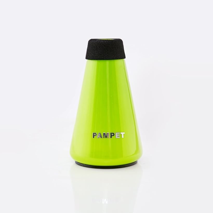 バリエーションコード : 2bu83fhg82商品コード2b8iwic51q商品名トランペットミュート トランペットストレートミュートブランドPAMPETカラーグリーン理想的なレベルの抵抗感を維持しながら、ほぼすべての音を止める軽量なABS樹脂製のトランペット用ストレートミュート剥がれやすかった製品本体のロゴシールは、先端のパーツへの刻印に改良されています。日本語解説書QRコード付き（目次、リンク付き）直径約5～6.3センチ、高さ約10センチウレタン素材でしっかりフィット※ 他ネットショップでも併売しているため、ご注文後に在庫切れとなる場合があります。予めご了承ください。※ 品薄または希少等の理由により、参考価格よりも高い価格で販売されている場合があります。ご注文の際には必ず販売価格をご確認ください。※ 沖縄県、離島または一部地域の場合、別途送料の負担をお願いする場合があります。予めご了承ください。※ お使いのモニタにより写真の色が実際の商品の色と異なる場合や、イメージに差異が生じることがあります。予めご了承ください。※ 商品の詳細（カラー・数量・サイズ 等）については、ページ内の商品説明をご確認のうえ、ご注文ください。※ モバイル版・スマホ版ページでは、お使いの端末によっては一部の情報が表示されないことがあります。すべての記載情報をご確認するには、PC版ページをご覧ください。軽量、手頃な価格、カラフルな練習用ミュート トランペットやコルネット用。慎重な設計により、安定したピッチ、正確なイントネーション、理想的なレベルの抵抗を維持しながら、ほぼすべてのサウンドを停止する練習ミュートを作成しました。教えや練習に使われているかどうかに関わらず、練習用ミュートは音を静寂の端に持ってきます。トランペット練習用ミュートは、静かにウォームアップし、自宅で静かに練習することができ、近所の人や家族やペットの邪魔を心配する必要はありません。トランペットミュートは、どんな音量でもクリアなミュートサウンドを生み出し、すべてのレジスタで即座に演奏します。練習用ミュートトランペットは、すべてのトランペット奏者にとって必須です。