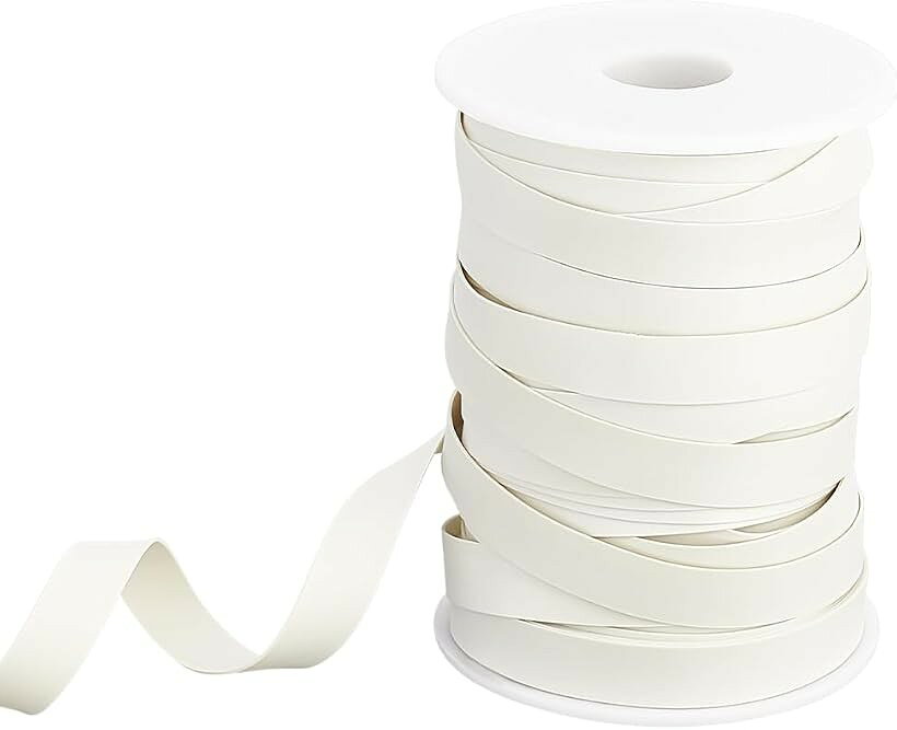 バリエーションコード : 2bjdh2s41x商品コード2bjdh25qc6商品名30ヤード/27.5m ソフト織ゴム 水着ゴム 10mm幅 ウエストゴム 白色 平ゴム 織りゴム 弾性バンド 裁縫 パジャマ 帽子 ズボン用 幅広ゴム 手芸ブランドOLYCRAFTサイズ等30ヤードパッケージとサイズ: 30ヤード/27.4メートル白の水泳用平輪ゴムが1巻届きます。幅約10mm。ソーイングクラフトに必要な長さです。高品質素材: ゴム製の水泳ベルトは、高品質のポリ塩化ビニールの材料で作られています、良い強度は、しっかりと作られた、耐摩耗性、フェード抵抗力があり、きれいに簡単に速く乾燥します。カットしやすい：ゴムバンドはカットしやすく、使いやすい。さまざまな長さにカットして、形を固定し、そのいくつかを衣服に縫い付ければ、見た目もきれいで実用的。裁縫の楽しさを味わえます。幅広い用途：ソーイングクラフト、スイムウェア、衣類装飾、ハンドメイドバッグ、ベルト、DIY枕、ランプの装飾、あらゆる衣類や工芸品の装飾に最適です。ユニークなギフト：ユニークなスタイルのラバーバンドは、クリスマス、イースター、感謝祭、誕生日パーティーなどで、お友達やご家族へのサプライズギフトにも最適です。※ 他ネットショップでも併売しているため、ご注文後に在庫切れとなる場合があります。予めご了承ください。※ 品薄または希少等の理由により、参考価格よりも高い価格で販売されている場合があります。ご注文の際には必ず販売価格をご確認ください。※ 沖縄県、離島または一部地域の場合、別途送料の負担をお願いする場合があります。予めご了承ください。※ お使いのモニタにより写真の色が実際の商品の色と異なる場合や、イメージに差異が生じることがあります。予めご了承ください。※ 商品の詳細（カラー・数量・サイズ 等）については、ページ内の商品説明をご確認のうえ、ご注文ください。※ モバイル版・スマホ版ページでは、お使いの端末によっては一部の情報が表示されないことがあります。すべての記載情報をご確認するには、PC版ページをご覧ください。