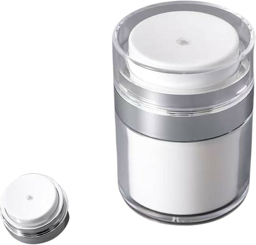 バリエーションコード : 2bu6o8hdts商品コード2bu6of53cv商品名エアレスポンプジャー 詰め替え 小分けボトル 旅行用 ポータブル 化粧品容器ブランドNASSIAサイズ等50g「持ち運びに便利」30g/50gのエアレスポンプジャーは、旅行や外出先での使用に最適です。軽量でコンパクトなデザインにより、化粧水や美容液を手軽に持ち運ぶことができ、いつでもどこでもスキンケアを楽しむことができます。「衛生的な使用」エアレスポンプ機能により、内容物が空気に触れることなく使用できます。これにより、化粧品の酸化を防ぎ、常に新鮮な状態で使用できるため、肌に優しいケアを実現します。「詰め替え可能」このボトルは簡単に詰め替えが可能で、環境に優しい選択です。お気に入りの化粧水や美容液を繰り返し使用できるため、無駄を減らし、コストパフォーマンスも向上します。「高品質な素材」耐久性に優れた高品質な素材で作られています。これにより、長期間にわたって安心して使用でき、見た目も美しい状態を保ちます。「使いやすいデザイン」シンプルでスタイリッシュなデザインは、どんな化粧台にもマッチします。使いやすいポンプ式で、必要な量を無駄なく取り出せるため、毎日のスキンケアがより快適になります。＊注意ください＊ ・写真の写り方により、実際の商品と異なって見える場合がございます。・サイズにつきましては若干の誤差が生じる場合がございます。・生産時期により、商品のデザインが若干異なる場合がございます。上記予めご了承の上お買い求めくださいませ。※ 他ネットショップでも併売しているため、ご注文後に在庫切れとなる場合があります。予めご了承ください。※ 品薄または希少等の理由により、参考価格よりも高い価格で販売されている場合があります。ご注文の際には必ず販売価格をご確認ください。※ 沖縄県、離島または一部地域の場合、別途送料の負担をお願いする場合があります。予めご了承ください。※ お使いのモニタにより写真の色が実際の商品の色と異なる場合や、イメージに差異が生じることがあります。予めご了承ください。※ 商品の詳細（カラー・数量・サイズ 等）については、ページ内の商品説明をご確認のうえ、ご注文ください。※ モバイル版・スマホ版ページでは、お使いの端末によっては一部の情報が表示されないことがあります。すべての記載情報をご確認するには、PC版ページをご覧ください。