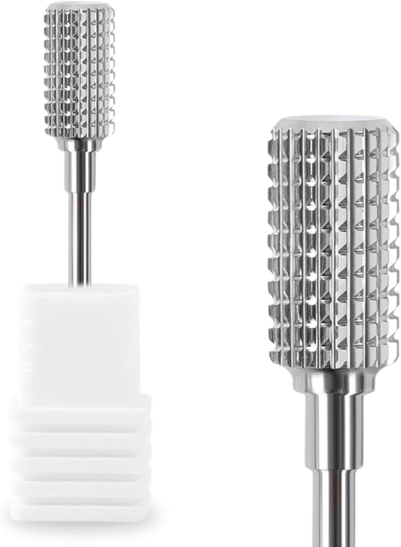 バリエーションコード : 2buo95hs06商品コード2bjvnhd8x9商品名ネイルビット タングステン鋼 ネイルマシン ビット 電動ネイルドリルビットブランドCOLORBIRDカラーシルバーサイズ等OMW-36プロフェッショナル　ネイルビット　タングステン鋼。全35バリエーションの豊富な形状。シャンク径：2.35mmネイルビット タングステン鋼は、硬い金属。その耐久性、高速切削、熱に強い性質、多機能性、そして容易な洗浄と消毒が特長です。これらの特性により、ネイリスト、ネイルアーティスト、ネイル上級者、ネイル初心者、そしてネイル学校の生徒など、幅広い顧客層に適しています。「耐久性と高速切削」タングステン鋼ビットは、な耐久性と高速切削能力で知られています。非常に硬い素材であるタングステン鋼は、長期間の使用に耐え、効率的にネイルの表面を整えることができます。これにより、施術時間が短縮され、作業効率が向上します。「熱に強い」高温にも強いタングステン鋼製ビットは、高速回転する際の摩擦や熱による変形を抑えます。これにより、安定したパフォーマンスを長時間維持し、ネイルアートの品質を保ちます。「多機能性」ネイルの形状修正、ネイルオフ、カット、カービング、彫刻など、さまざまな用途に適したタングステン鋼ビットは、ネイリストが幅広い技術を実現するのに役立ちます。多種類のビットで様々なデザインを実現し、クリエイティビティを発揮できます。「容易な洗浄と消毒」タングステン鋼は錆びにくく、非常に滑らかな表面を持っています。そのため、洗浄や消毒が容易で、衛生的な状態を維持するのに最適です。衛生的な環境を提供し、お客様の安心感を確保します。「広範な顧客向け」ネイリスト、ネイルアーティスト、ネイル上級者、ネイル初心者、そしてネイル学校の生徒など、幅広い顧客層に適しています。プロフェッショナルから初心者まで、誰もが効率的かつ快適に使用できるハイクオリティなネイルビットです。「素材」タングステン鋼　「シャンク径」2.35mm　「回転方向」切削能力優先の片刃仕様※ 他ネットショップでも併売しているため、ご注文後に在庫切れとなる場合があります。予めご了承ください。※ 品薄または希少等の理由により、参考価格よりも高い価格で販売されている場合があります。ご注文の際には必ず販売価格をご確認ください。※ 沖縄県、離島または一部地域の場合、別途送料の負担をお願いする場合があります。予めご了承ください。※ お使いのモニタにより写真の色が実際の商品の色と異なる場合や、イメージに差異が生じることがあります。予めご了承ください。※ 商品の詳細（カラー・数量・サイズ 等）については、ページ内の商品説明をご確認のうえ、ご注文ください。※ モバイル版・スマホ版ページでは、お使いの端末によっては一部の情報が表示されないことがあります。すべての記載情報をご確認するには、PC版ページをご覧ください。