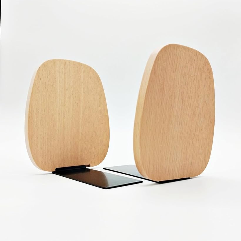 バリエーションコード : 2b9i4qf4qk商品コード2b9i4gwkff商品名本立て ブックスタンド ブックエンド 木製 卓上 おしゃれ 倒れない ブナ 無垢材 2個ブランドCOZENTAカラーブナ2個この有機的曲線デザインの本立ては、大きな本や重い本を安定して保管するのに最適です。デスクや本棚に置いて、本を整理整頓するのに便利です。無垢材で作られたブックスタンドは、手で磨かれて滑らかな表面に仕上げられており、本を傷つける心配はありません。本にやさしい設計です。美しいブナの木のブックエンドは、天然の木目が特徴で、お洒落なインテリア製品が好きな方もしくは卓上整理をしたい方への贈り物にも適しています。「製品仕様」寸法：14x12x10.8cm、重量：約150g/個※ 他ネットショップでも併売しているため、ご注文後に在庫切れとなる場合があります。予めご了承ください。※ 品薄または希少等の理由により、参考価格よりも高い価格で販売されている場合があります。ご注文の際には必ず販売価格をご確認ください。※ 沖縄県、離島または一部地域の場合、別途送料の負担をお願いする場合があります。予めご了承ください。※ お使いのモニタにより写真の色が実際の商品の色と異なる場合や、イメージに差異が生じることがあります。予めご了承ください。※ 商品の詳細（カラー・数量・サイズ 等）については、ページ内の商品説明をご確認のうえ、ご注文ください。※ モバイル版・スマホ版ページでは、お使いの端末によっては一部の情報が表示されないことがあります。すべての記載情報をご確認するには、PC版ページをご覧ください。