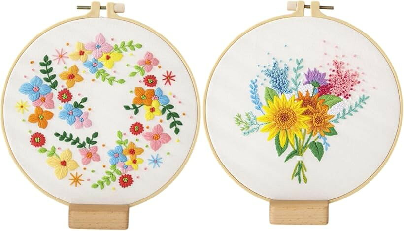 バリエーションコード : 2buyolqyf1商品コード2buyopnkh9商品名刺繍キット 刺繍糸 刺繍枠 刺繍針 DIY クロスステッチ 初心者 セット 花 フランス刺繍 英語説明書付き 2セットブランドpikake bayカラー白サイズ等20cm・初心者にも安心な刺繍キットです。必要な刺繍糸や刺繍枠が一通り揃っており、初めての方でも楽しく作品づくりができます。説明書に従って、素敵な刺繍を仕上げることができます。(説明書は英語になります)「セット内容」2パターン（刺しゅう布2枚(下書き付き)、刺繍糸2セット、刺繍枠(20cm)2個、刺繍針2本、英語説明書） ＊この製品は素材だけで、未完成品となっております。「高品質な素材」：布生地：綿麻、糸：繊細綿 刺繍枠には調整ネジが付いており、必要に応じて緩めたり締め付けることができ、しっかりと張った生地をキープできます。「使用方法」 (1)ネジを緩め内枠取り出す (2)刺繍布を内枠と外枠の間に入れ押し込む (3)ネジを締める (4)下書きに沿って刺繍を楽しむ ・完成後　水に数分ほど浸していただくと刺繍布の下書きを消すことができます。＊制作中は水に浸けないでください。「注意」当商品は未完成品になっています。お客様ご自身で仕上げていただく商品となっております。ご自身の趣味や、ご友人などへのプレゼント等にご利用ください。※ 他ネットショップでも併売しているため、ご注文後に在庫切れとなる場合があります。予めご了承ください。※ 品薄または希少等の理由により、参考価格よりも高い価格で販売されている場合があります。ご注文の際には必ず販売価格をご確認ください。※ 沖縄県、離島または一部地域の場合、別途送料の負担をお願いする場合があります。予めご了承ください。※ お使いのモニタにより写真の色が実際の商品の色と異なる場合や、イメージに差異が生じることがあります。予めご了承ください。※ 商品の詳細（カラー・数量・サイズ 等）については、ページ内の商品説明をご確認のうえ、ご注文ください。※ モバイル版・スマホ版ページでは、お使いの端末によっては一部の情報が表示されないことがあります。すべての記載情報をご確認するには、PC版ページをご覧ください。
