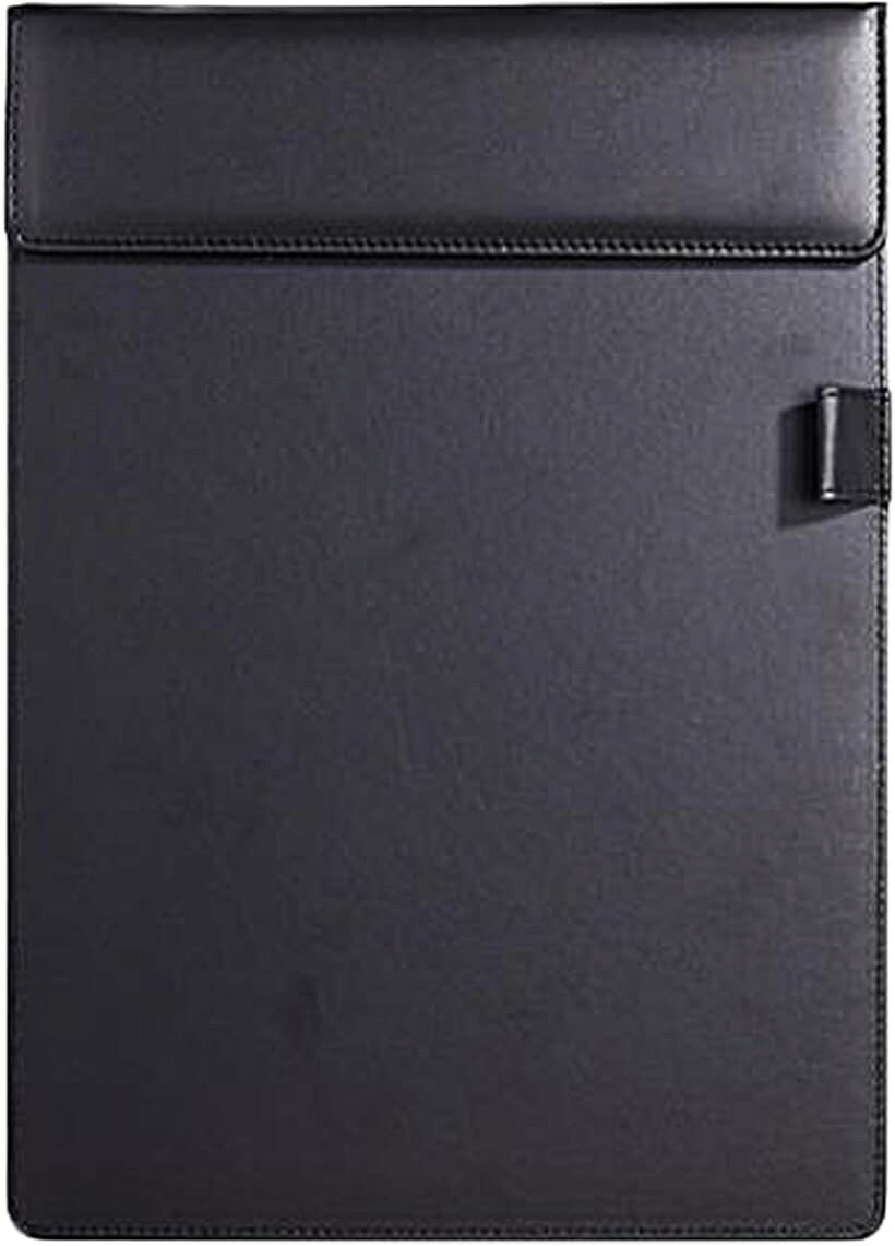 バリエーションコード : 2bul11l4xo商品コード2bul1uy1pl商品名A4 クリップボード バインダー 磁石 ファイル クリップ PUレザー ペンホルダー付き 縦ブランドSilver ＆ Styleカラーブラックプロフェッショナルな印象を与えるA4サイズのクリップボード・バインダーです。ビジネスシーンでの会議、商談、セミナー、学校での授業や講義、または店舗でのメニューバインダーなど、様々な場面で活躍します。表面は上質な質感のPUレザー（合皮）を採用し、手に馴染む高級感と耐久性を両立。紙を挟む部分は強力な磁石（マグネット）式のクリップを採用しており、書類をしっかりとホールドしつつ、スマートな開閉が可能です。このファイルクリップは、実用性を重視した設計になっています。便利なペンホルダー付きで、筆記具をすぐに取り出せます。サイズはA4用紙を縦向きに挟める最適な設計（約335mm x 230mm、画像参照）で、書類の保護にも優れています。素材には、水や汚れに強いPUレザーを使用しているため、お手入れも簡単で長くご使用いただけます。カラーは、引き締まった印象の黒色（ブラック）と、落ち着きのある上品なこげ茶色（ダークブラウン）の2色展開です。オフィスでの契約書へのサイン、レストランやカフェでのメニュークリップ、学校での教材管理など、使用する場所や目的に合わせて色をお選びいただけます。縦型デザインなので、立ったままでの筆記や、狭いスペースでの利用にも適しています。このクリップファイルは、単なる事務用品ではなく、あなたの仕事をサポートするマグネットバインダーとしても機能します。個人でのご使用はもちろん、新入社員へのプレゼント、同僚へのギフト、店舗用品としての大量導入などにも最適です。ボード、ホルダー、ケースといった検索キーワードにも対応するよう設計されています。高品質なPUレザーとスマートなマグネット式クリップ、そして便利なペンホルダーを兼ね備えた、実用性とデザイン性を両立したA4クリップボードです。あなたの日常のビジネスや学習の効率を高める一品として、ぜひこの機会にお求めください。黒とこげ茶の2色からお選びいただけます。※ 他ネットショップでも併売しているため、ご注文後に在庫切れとなる場合があります。予めご了承ください。※ 品薄または希少等の理由により、参考価格よりも高い価格で販売されている場合があります。ご注文の際には必ず販売価格をご確認ください。※ 沖縄県、離島または一部地域の場合、別途送料の負担をお願いする場合があります。予めご了承ください。※ お使いのモニタにより写真の色が実際の商品の色と異なる場合や、イメージに差異が生じることがあります。予めご了承ください。※ 商品の詳細（カラー・数量・サイズ 等）については、ページ内の商品説明をご確認のうえ、ご注文ください。※ モバイル版・スマホ版ページでは、お使いの端末によっては一部の情報が表示されないことがあります。すべての記載情報をご確認するには、PC版ページをご覧ください。
