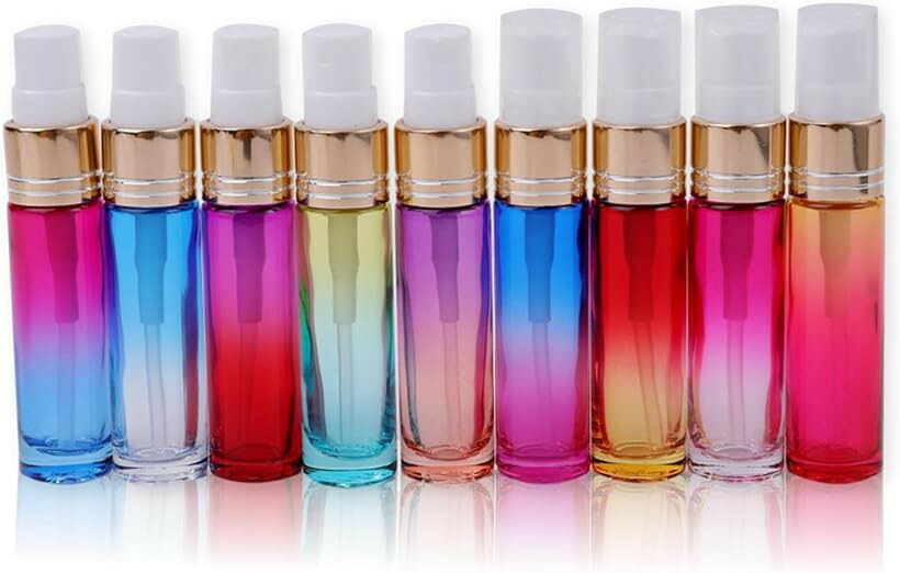 バリエーションコード : 2b4do56uu6商品コード2b4ip4xd0v商品名アウプル アロマボトル 10ml 9本セット カラフル ロール オン ガラスアロマ瓶 スチールボール瓶 アロマ オイル 用 瓶ブランドAupuruカラースプレー(白)「サイズ」高さ 8.5cm 底面直径 2cm 容量 10ml 「重さ」30g 「材質」ガラス 「色」ふた白、イエローxローズ、レッド、イエローxグリーン、ブルー、ローズxブルー、ブルーxパープル、レッドxイエロー、パープルxオレンジ、パープルxレッド「セット内容」 各色1本 合計9本セットカラフルなスプレータイプ（プッシュタイプ）のアロマボトル 9色セットです。アロマオイルや、ハンドメイドの香水の詰め替えに、また、小分けした化粧水や香水を旅行や出張の時に持ち運ぶのに便利です。トイレの消臭スプレーや消毒アルコール入れとしてお使いいただくのにも、おしゃれで良いかもしれません。ボトルのカラーはそれぞれ異なりますので、中身を識別しやすくなっています。※ 他ネットショップでも併売しているため、ご注文後に在庫切れとなる場合があります。予めご了承ください。※ 品薄または希少等の理由により、参考価格よりも高い価格で販売されている場合があります。ご注文の際には必ず販売価格をご確認ください。※ 沖縄県、離島または一部地域の場合、別途送料の負担をお願いする場合があります。予めご了承ください。※ お使いのモニタにより写真の色が実際の商品の色と異なる場合や、イメージに差異が生じることがあります。予めご了承ください。※ 商品の詳細（カラー・数量・サイズ 等）については、ページ内の商品説明をご確認のうえ、ご注文ください。※ モバイル版・スマホ版ページでは、お使いの端末によっては一部の情報が表示されないことがあります。すべての記載情報をご確認するには、PC版ページをご覧ください。