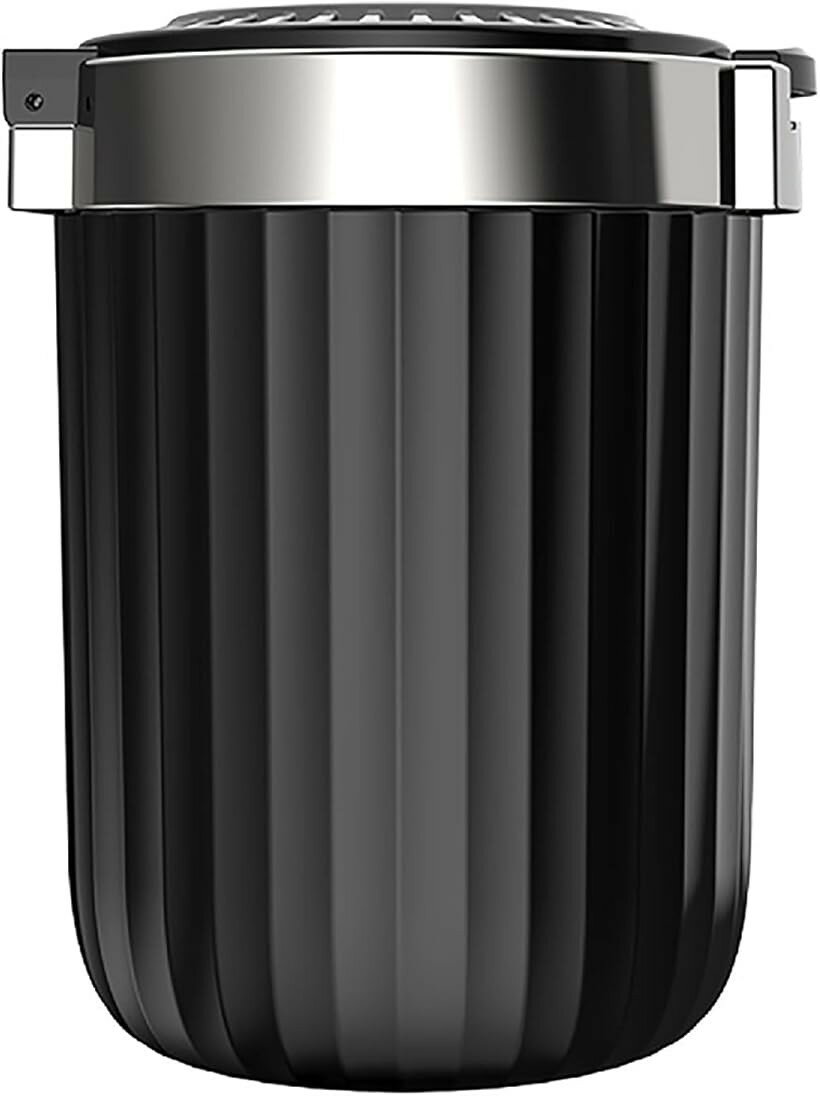 バリエーションコード : 2brfqutr55商品コード2brfq9h6n4商品名車内用灰皿 注水機能付き LEDライト付き タバコホルダー付き ワンプッシュボタン 洗浄簡単 水洗い可能 ドリンクホルダー型ブランドCAWKAYカラーブラック・シルバー「注水式で“一秒消火”を実現する高性能モデル」 本モデルは灰皿内部に水を貯めておける「注水式構造」を採用し、タバコの火が触れた瞬間に水が自動で流れ出して素早く消火する革新的仕様です。軽く押し込むだけで素早く安全に処理でき、残り火の心配やニオイ残りを大幅に軽減。一般的な車内灰皿と比べて消火性能が高く、車内を快適に保ちたいユーザーに最適です。ドライブ中でも安心して使用でき、喫煙後の処理を効率化します。「LEDライト付きで夜間でも視認性抜群」 フタを開けるとLEDライトが自動点灯し、暗い車内でも灰皿内部が明るく見える便利な設計です。夜の運転中・トンネル内・駐車場の暗所などでも吸い殻の投入口や残灰が確認しやすく、車内を汚しにくい構造。ランプは省電力で長持ちし、視認性を高めることで使い勝手が大きく向上します。喫煙中の一時置きに便利なタバコホルダー付きで、安定して置ける安心設計です。「ワンプッシュ開閉で片手で簡単操作」 本体上部にはワンプッシュボタンを搭載しており、ひと押しでフタがスムーズに開閉します。運転中でも片手で扱いやすく、使いたい時に素早くアクセス可能。内部は多機能な構造で、タバコホルダー・注水機構・消火口をバランスよく配置しており、喫煙時の動作が快適になるよう設計されています。フタを閉じればニオイ漏れも軽減でき、車内の空気を快適に保てます。「水洗い可能で衛生面も安心・合金インナーで耐久性抜群」 灰皿内部は取り外し可能な合金インナーを採用し、耐熱性・耐火性に優れ高温の吸い殻でも安心。汚れが付着しにくい構造で、水洗いすればヤニや灰を簡単に落とせるため、常に清潔を維持できます。注水構造によりニオイ残りも少なく、車内の衛生環境を保ちやすい点が特徴。＊LEDライトと電池部分は防水ではありませんので、フタの丸洗いは避けてください。「車のドリンクホルダーに収まる汎用デザイン」 本体は一般的な車のドリンクホルダーに収まる円筒シェイプで、運転席・助手席・後部座席などあらゆる場所に設置可能。SUV、セダン、軽自動車など幅広い車種に対応し、固定感が高く安定して使用できます。車内インテリアにも馴染むスタイリッシュな外観で、男女問わず使いやすいデザイン。注水消火、LEDライト、水洗い可能、ワンプッシュ開閉など多機能をコンパクトにまとめた、車内喫煙ユーザーに最適なオールインワン灰皿です。※ 他ネットショップでも併売しているため、ご注文後に在庫切れとなる場合があります。予めご了承ください。※ 品薄または希少等の理由により、参考価格よりも高い価格で販売されている場合があります。ご注文の際には必ず販売価格をご確認ください。※ 沖縄県、離島または一部地域の場合、別途送料の負担をお願いする場合があります。予めご了承ください。※ お使いのモニタにより写真の色が実際の商品の色と異なる場合や、イメージに差異が生じることがあります。予めご了承ください。※ 商品の詳細（カラー・数量・サイズ 等）については、ページ内の商品説明をご確認のうえ、ご注文ください。※ モバイル版・スマホ版ページでは、お使いの端末によっては一部の情報が表示されないことがあります。すべての記載情報をご確認するには、PC版ページをご覧ください。