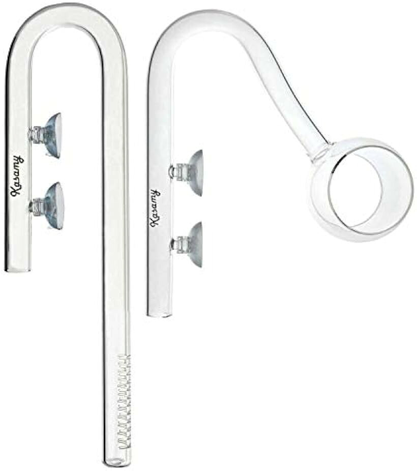 バリエーションコード : 2b8jkj4w4c商品コード2b8o18idrs商品名Kasamy 水槽 用 リング型 クリア ガラスパイプ 熱帯魚 アクアリウム 水草 16/22 出水 吸水 セットブランドkasamyカラー16/22 出水 吸水 セットアクアリウム水草水槽に最適な外部フィルターからの給水用高透明度ガラスパイプです。外部式フィルターからの出水をリング型の出水口で弱め、左右に振り分けることで、小型水槽に適した水流をつくります。水槽内に適度にやわらかな水流ができるため水草の育成にも適しています。リング型出水パイプとJ型吸水パイプのセット商品です。どちらも透明度の高いガラス製なので水槽が美しくすっきり綺麗になります。パイプ径：17mm外部フィルター一般的ホースサイズの内径16mm(16/22)に対応＊ホースが硬く入りにくい場合は、ホースをお湯につけるなどして温めてから装着してください。※ 他ネットショップでも併売しているため、ご注文後に在庫切れとなる場合があります。予めご了承ください。※ 品薄または希少等の理由により、参考価格よりも高い価格で販売されている場合があります。ご注文の際には必ず販売価格をご確認ください。※ 沖縄県、離島または一部地域の場合、別途送料の負担をお願いする場合があります。予めご了承ください。※ お使いのモニタにより写真の色が実際の商品の色と異なる場合や、イメージに差異が生じることがあります。予めご了承ください。※ 商品の詳細（カラー・数量・サイズ 等）については、ページ内の商品説明をご確認のうえ、ご注文ください。※ モバイル版・スマホ版ページでは、お使いの端末によっては一部の情報が表示されないことがあります。すべての記載情報をご確認するには、PC版ページをご覧ください。色:16/22出水吸水セットリング型出水パイプとJ型吸水パイプのセット商品です。どちらも透明度の高いガラス製なので水槽が美しくすっきり綺麗になります。アクアリウム水草水槽に最適な外部フィルターからの給水用高透明度ガラスパイプです。出水部がリング状なっており給水をリング型出水口で弱め左右に振り分けることで、小型水槽に適した水流をつくります。水槽内にやわらかく適度な水流ができるため水草の育成にも適しています。パイプ径：17mm外部フィルター一般的ホースサイズの内径16mm(16/22)に対応＊ホースが硬く入りにくい場合は、ホースをお湯につけるなどして温めてから装着してください。＊職人が1品1品、丁寧に手作業により製造しておりますが、機能等に特に影響しない部分には多少のゆがみや寸法誤差がある場合があります。