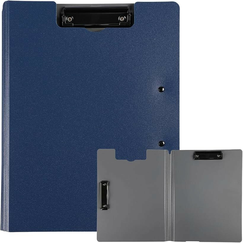 バリエーションコード : 2b93jipknq商品コード2b93j60dpt商品名バインダー A4 二つ折り クリップボード A5 ファイル フォルダ 両面 薄い 薄型 横 ダブルクリップ 折りたたみ 事務用品 画板 オフィス用品ブランドFooFooカラーネイビー(1枚入)軽量で丈夫な素材を採用し、長期使用に耐える高品質な仕上がり。シンプルでモダンなデザインが、オフィスや学校でスタイリッシュな印象を与えます。A4サイズに対応した二つ折りクリップファイル。最大100枚の収容力で、大量の書類もスッキリ整理。折りたたみ式なので、カバンの中でもかさばらず、持ち運びに便利です。持ち運びに便利な軽量クリップボード。薄型設計でカバンに収まりやすく、外出先での作業も快適。多目的に使える汎用性の高さが魅力。学生からビジネスパーソンまで幅広く使えます。360°折り返し可能。防水仕様のクリップボード。雨や水滴から大切な書類を守り、屋外でも安心して使用可能。耐水性に優れた素材を使用し、突然の悪天候でも書類を保護します。「規格」縦320mmx横235mmx厚さ15mm（閉じた状態）、重量約220g 「用途」A4サイズ（A3からA5までクリップできます）「カラー」ブラック、グリーン、ネイビー、ピンク、ホワイト、グレー※ 他ネットショップでも併売しているため、ご注文後に在庫切れとなる場合があります。予めご了承ください。※ 品薄または希少等の理由により、参考価格よりも高い価格で販売されている場合があります。ご注文の際には必ず販売価格をご確認ください。※ 沖縄県、離島または一部地域の場合、別途送料の負担をお願いする場合があります。予めご了承ください。※ お使いのモニタにより写真の色が実際の商品の色と異なる場合や、イメージに差異が生じることがあります。予めご了承ください。※ 商品の詳細（カラー・数量・サイズ 等）については、ページ内の商品説明をご確認のうえ、ご注文ください。※ モバイル版・スマホ版ページでは、お使いの端末によっては一部の情報が表示されないことがあります。すべての記載情報をご確認するには、PC版ページをご覧ください。丈夫なPU素材で作られており、A4サイズに対応したバインダーです。強力クリップを備えており100枚ほど収納できます。会議や書類整理に最適で、持ち運びやすい設計が特徴です。防水性など使いやすさを追求し、ビジネスシーンから学生まで幅広く使用できる実用的なアイテムです。デザイン性と機能性を兼ね備え、様々なニーズに応える製品が揃っています。