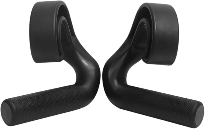 バリエーションコード : 2brs93n4yt商品コード2brs9d63jx商品名懸垂ハンドル アタッチメント パラレルグリップ プルアップバー 耐荷重200kgブランドCOZENTAカラーブラックサイズ等(45°)「握力に頼らず背中を追い込む」 独自のフック形状により、バーを握り込む力（握力）を最小限に抑え、広背筋や僧帽筋へダイレクトに負荷を伝えます。握力の限界でトレーニングが中断するのを防ぎ、効率的なバルクアップをサポートします 。「高強度ナイロン素材・耐荷重200kg」 軽量かつ極めて高い耐久性を誇る高分子ナイロン素材を採用 。耐荷重は約200kg（ペア使用時）と、ハードな重量トレーニングにも耐えうる堅牢な設計です 。「選べる2つの角度で刺激を変える」 手首への負担を抑え自然なフォームを実現する「45°」と、より強いストレッチ感を得られる「90°」の2種類を用意。自身の関節の柔軟性やターゲット部位に合わせて最適な選択が可能です 。「優れたグリップ力と滑り止め加工」 ハンドル表面にはアンチスリップテクスチャを施し、汗をかいても滑りにくい仕様です 。さらにバーとの接地面にはラバーパッドを備え、トレーニング中の安定感を飛躍的に高めます 。「多様なマシンに対応する汎用性」 懸垂バーはもちろん、ラットプルダウン、ケーブルマシン、バーベルなど、様々なフィットネス器具に簡単に取り付け可能 。持ち運びに便利なサイズで、自宅ジムから公共ジムまで幅広く活躍します 。※ 他ネットショップでも併売しているため、ご注文後に在庫切れとなる場合があります。予めご了承ください。※ 品薄または希少等の理由により、参考価格よりも高い価格で販売されている場合があります。ご注文の際には必ず販売価格をご確認ください。※ 沖縄県、離島または一部地域の場合、別途送料の負担をお願いする場合があります。予めご了承ください。※ お使いのモニタにより写真の色が実際の商品の色と異なる場合や、イメージに差異が生じることがあります。予めご了承ください。※ 商品の詳細（カラー・数量・サイズ 等）については、ページ内の商品説明をご確認のうえ、ご注文ください。※ モバイル版・スマホ版ページでは、お使いの端末によっては一部の情報が表示されないことがあります。すべての記載情報をご確認するには、PC版ページをご覧ください。