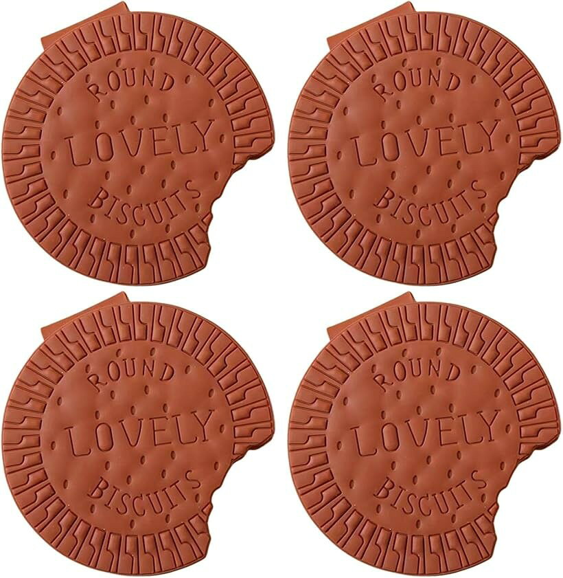 バリエーションコード : 2brquishu3商品コード2br0828vd8商品名メモパッド メモ帳 お菓子 ユニーク 面白い ノート 付箋 便利 文房具 学生 小学生 子供用 パーティー プレゼント ギフト ビスケット 4冊セットブランドCAWKAYカラーブラウンサイズ等小さい (Small)「ユニークで楽しいお菓子モチーフのデザイン」 お菓子をイメージした遊び心あふれるデザインが目を引くメモパッドで、勉強やメモの時間を楽しく演出します。見た目が面白く、机の上に置くだけで気分が明るくなるため、学生や小学生、子供用文房具としても人気。コンパクトで精巧な作りなので、筆箱やバッグにも入れやすく、持ち運びにも便利です。「高品質紙を使用したなめらかな書き心地」 メモ用紙には品質に配慮した紙を採用しており、鉛筆やボールペンでの筆記がスムーズ。引っかかりにくく、文字やイラストを書きやすいため、勉強用メモ、落書き、アイデアノートなど幅広く活躍します。日常使いに適した快適な書き心地で、子供から大人まで使いやすい仕様です。「付箋として使える強い粘着力」 付箋タイプのメモ紙は、紙・木材・金属・ガラス・革など、さまざまな素材に貼り付けやすく、必要な情報を目立つ場所に残せます。宿題のメモ、予定のリマインド、伝言メモなど、日常のちょっとした場面で便利に使用可能。はがしやすく、貼り直しもしやすいため、子供でも安心して使えます。「学校・家庭・イベントまで幅広く活躍」 学校での学習メモや連絡用、家庭での伝言メモ、パーティーやイベントでの装飾・メッセージ用途など、幅広いシーンに対応。ノート感覚で使えるため、学生用・子供用文房具としてはもちろん、ユニークな文房具を探している方にもおすすめです。「プレゼントやギフトにも選ばれる文房具」 見た目の可愛さと実用性を兼ね備えており、誕生日、ちょっとしたプレゼント、パーティーの配り物やギフトにも最適。面白い文房具として印象に残りやすく、使うたびに楽しさを感じられるメモパッドです。日常使いと贈り物の両方に適したアイテムとして活躍します。※ 他ネットショップでも併売しているため、ご注文後に在庫切れとなる場合があります。予めご了承ください。※ 品薄または希少等の理由により、参考価格よりも高い価格で販売されている場合があります。ご注文の際には必ず販売価格をご確認ください。※ 沖縄県、離島または一部地域の場合、別途送料の負担をお願いする場合があります。予めご了承ください。※ お使いのモニタにより写真の色が実際の商品の色と異なる場合や、イメージに差異が生じることがあります。予めご了承ください。※ 商品の詳細（カラー・数量・サイズ 等）については、ページ内の商品説明をご確認のうえ、ご注文ください。※ モバイル版・スマホ版ページでは、お使いの端末によっては一部の情報が表示されないことがあります。すべての記載情報をご確認するには、PC版ページをご覧ください。