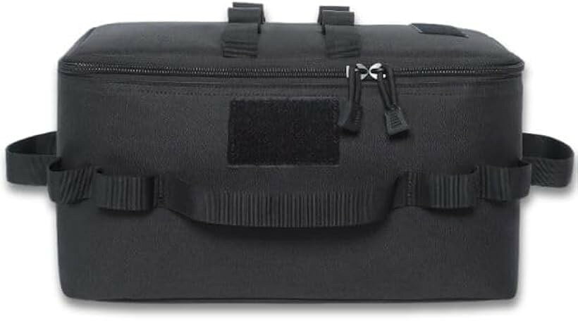 バリエーションコード : 2b9nixk5ux商品コード2b9nioyol5商品名収納ボックス 10L 大容量 キャンプ アウトドア 釣り 収納ケース 道具収納ブランドJYFACTORYカラーブラック「製品仕様」 高品質な600Dオックスフォード生地を採用し、耐久性と耐水性に優れたアウトドア収納ケース 約34cmx17cmx19cmの大容量設計で、ペグやハンマー、調味料、調理器具などの収納に最適 内部にはクッション材を搭載し、大切なアイテムを衝撃から保護 さらに、ダブルジッパーデザインにより開閉がスムーズで、使い勝手抜群「大容量＆調整可能な仕切り」 内部の仕切りを活用することで、小物をきれいに整理 仕切りを取り外せば、ランチボックスや日用品の収納ケースとしても利用可能 収納力がありながらもコンパクトな設計で、バックパックにもスッキリ収納可能 持ち手付きで持ち運びが簡単 シンプルで飽きのこないデザインとカラーリング「多機能＆アウトドアに最適」 ゆったりとした収納スペースで、小型ストーブやガスボンベ、マルチナイフ、フィッシングギア、救急箱などを整理して収納可能 キャンプやBBQに必要な調理器具や調味料もすっきり収納できるため、荷物が散らかりにくい 日常生活でも、お弁当箱や日用品収納ケースとして活躍 どんなシーンでも使いやすい汎用性の高い収納ケース「様々なシーンで活躍」 アウトドアキャンプ、釣り、ピクニック、旅行、BBQ、スポーツ、ハイキング、ガーデンパーティーなど多彩なシーンに対応 バイクや車に積んで持ち運びも簡単 収納バッグとしての利便性が高く、アウトドアギアをしっかり整理 さまざまなアウトドアアクティビティで快適に使えるアイテム※ 他ネットショップでも併売しているため、ご注文後に在庫切れとなる場合があります。予めご了承ください。※ 品薄または希少等の理由により、参考価格よりも高い価格で販売されている場合があります。ご注文の際には必ず販売価格をご確認ください。※ 沖縄県、離島または一部地域の場合、別途送料の負担をお願いする場合があります。予めご了承ください。※ お使いのモニタにより写真の色が実際の商品の色と異なる場合や、イメージに差異が生じることがあります。予めご了承ください。※ 商品の詳細（カラー・数量・サイズ 等）については、ページ内の商品説明をご確認のうえ、ご注文ください。※ モバイル版・スマホ版ページでは、お使いの端末によっては一部の情報が表示されないことがあります。すべての記載情報をご確認するには、PC版ページをご覧ください。このアウトドア収納ケースは、高品質な600Dオックスフォード生地を採用し、耐久性・耐水性に優れた大容量の収納バッグです 仕切り付きで整理しやすく、取り外せばランチボックスや日用品収納としても活用可能 内部のクッション材が収納物を衝撃から守り、ダブルジッパーで開閉もスムーズ キャンプやBBQ、釣り、小型ストーブや調理器具の収納に最適で、旅行やスポーツなど多彩なシーンで活躍する便利なアイテムです